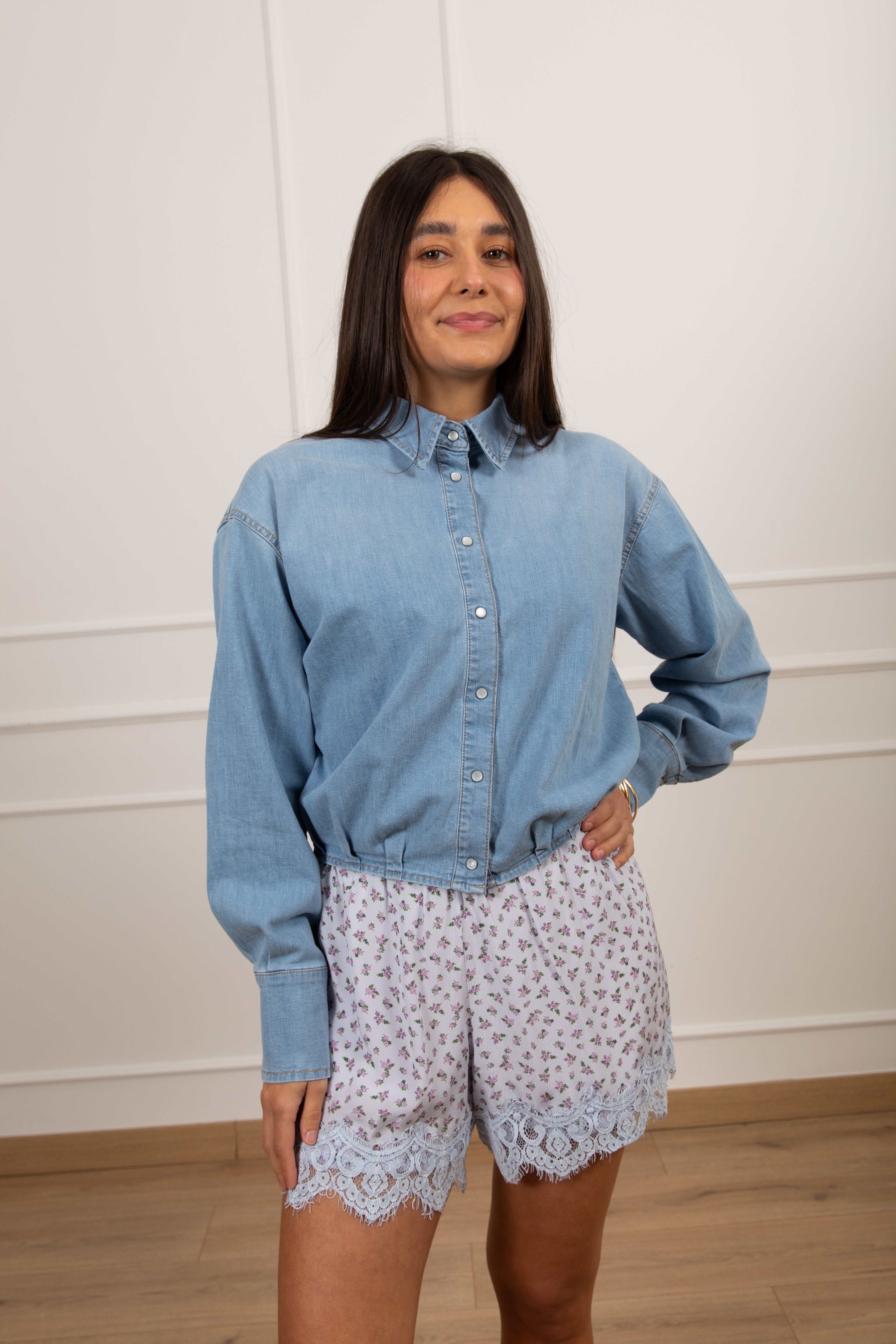 Shorts fantasia flowers lilla con pizzo Tensione IN