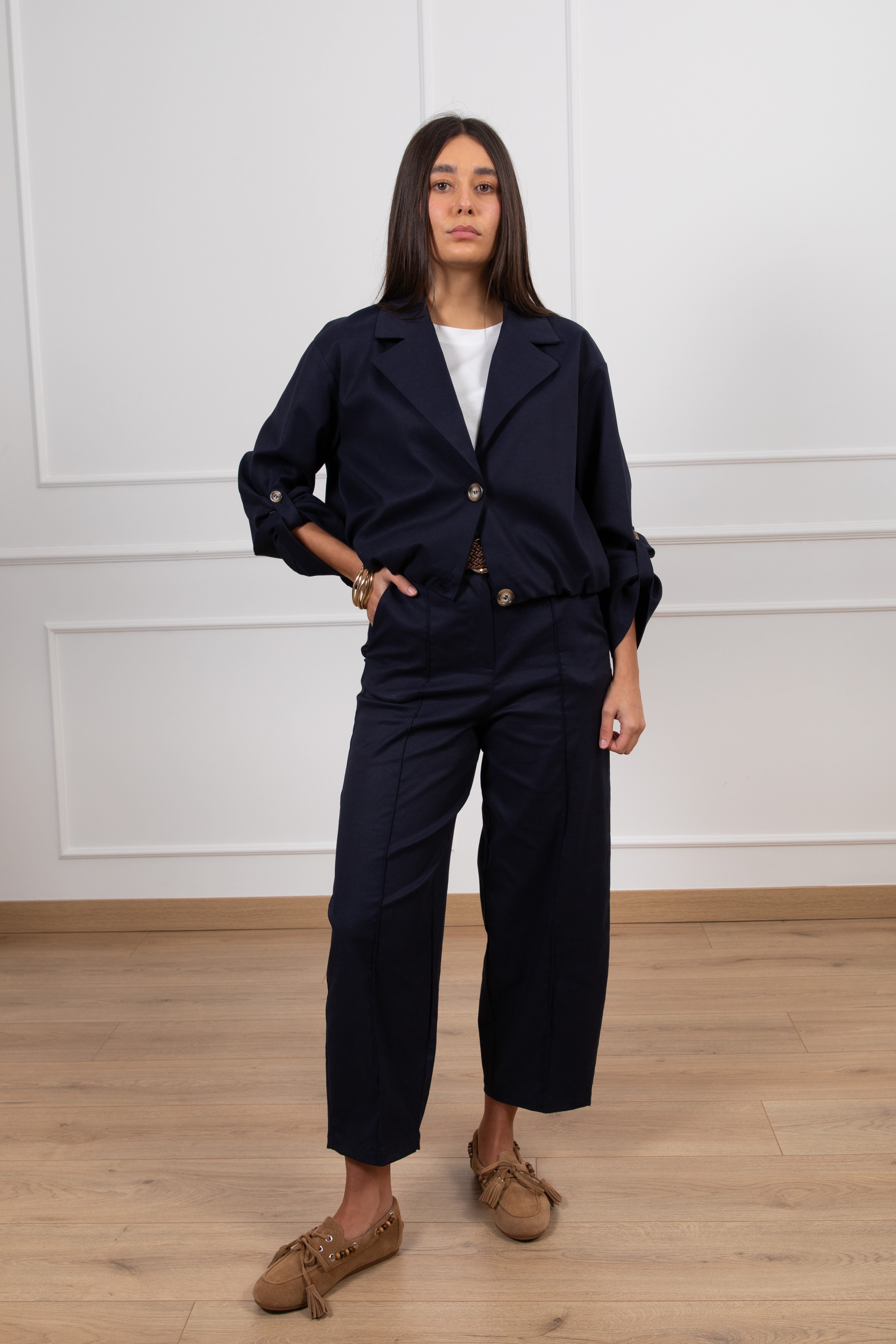 Pantalone carrot-fit con cintura in raffia ViCOLO