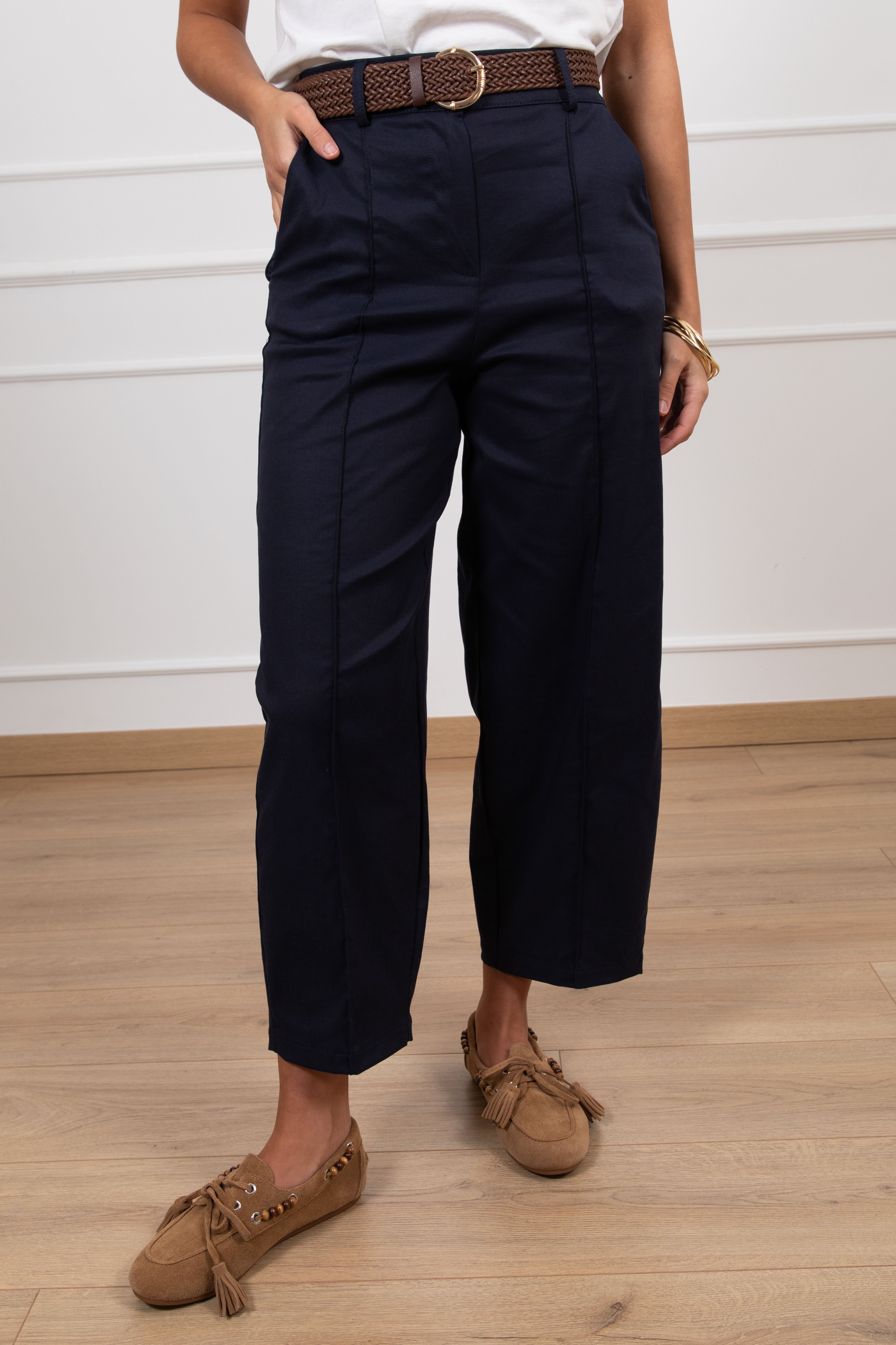 Pantalone carrot-fit con cintura in raffia ViCOLO