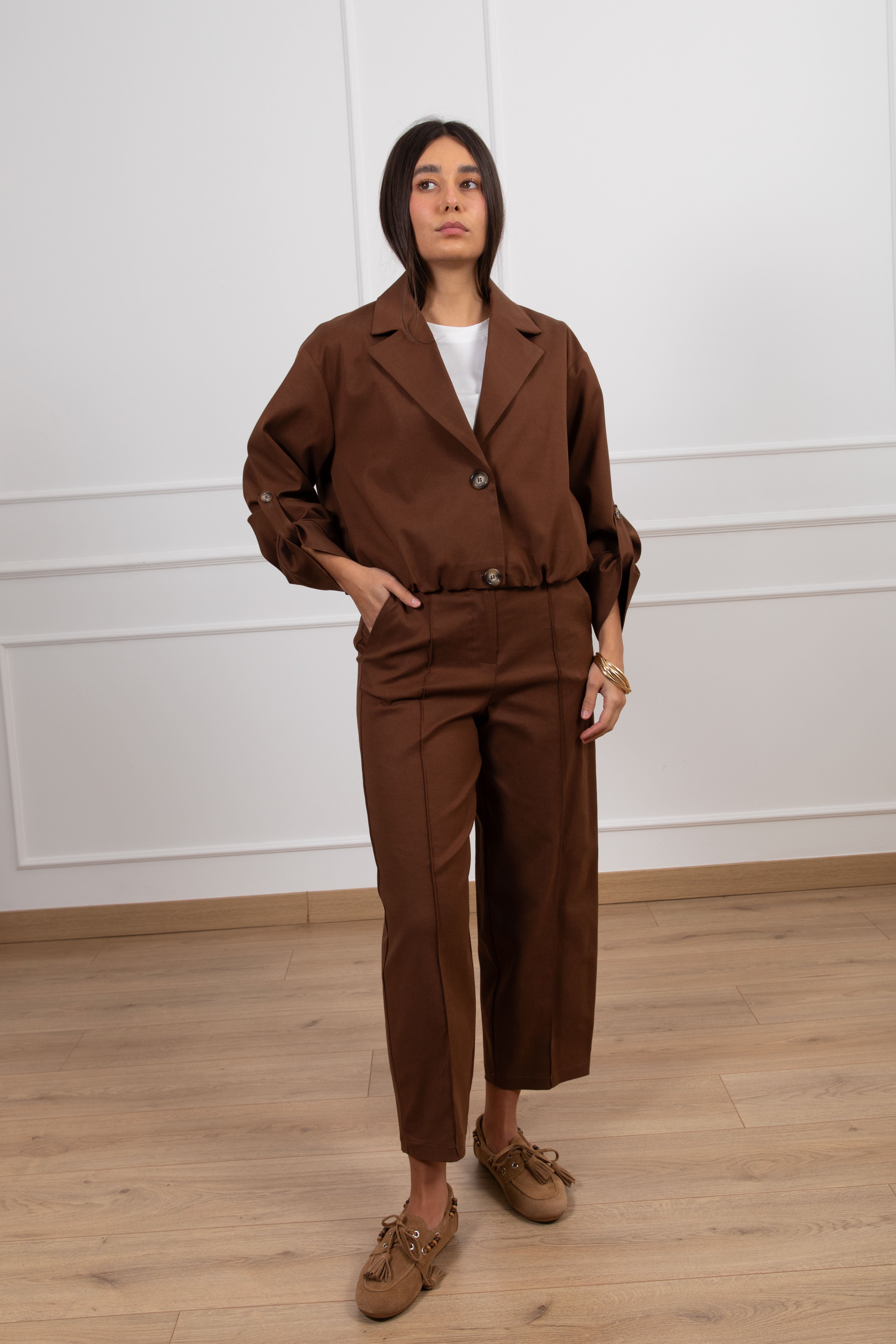Pantalone carrot-fit con cintura in raffia ViCOLO