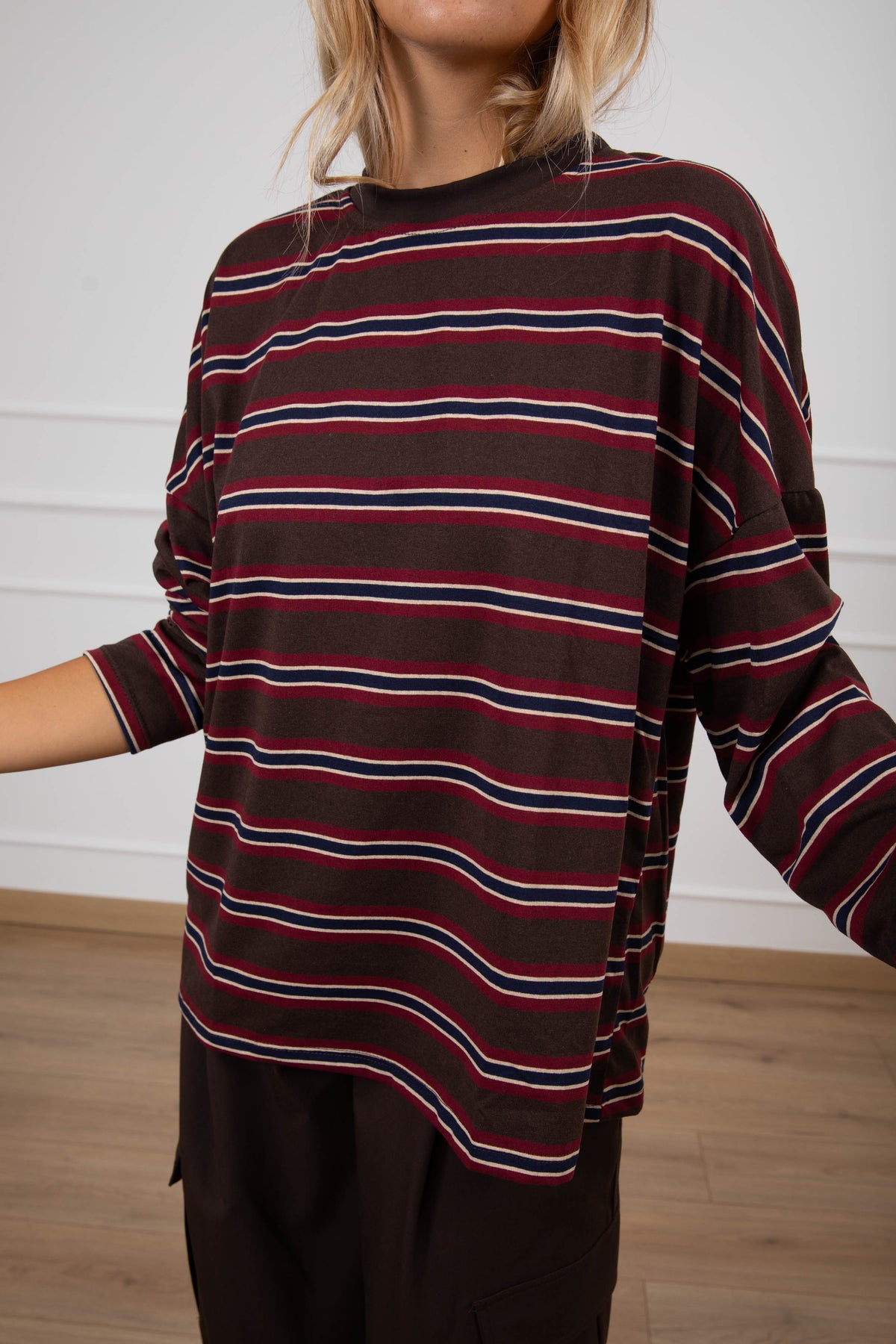 T-shirt manica lunga a righe asimmetriche Tensione IN