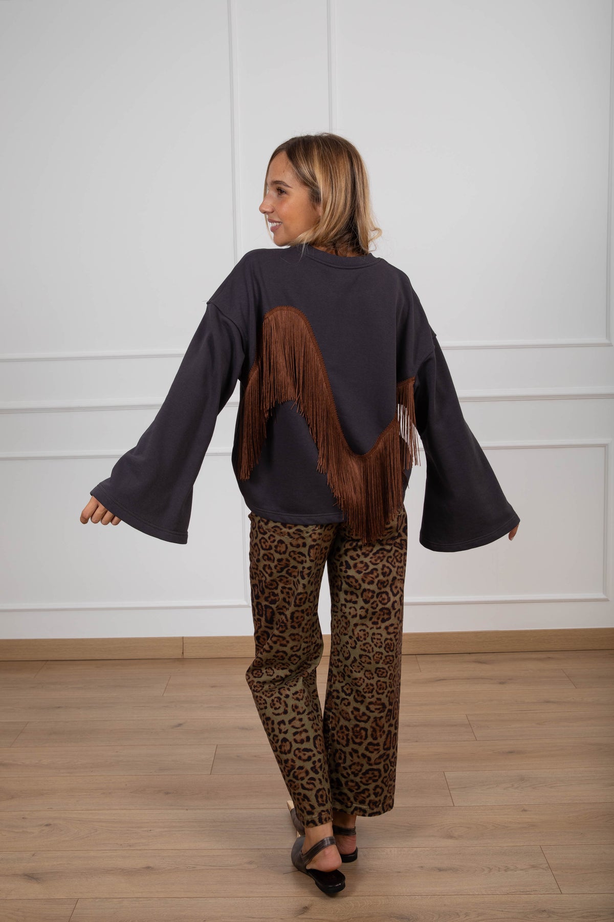 Pantalone fantasia animalier con cintura placca Tensione IN