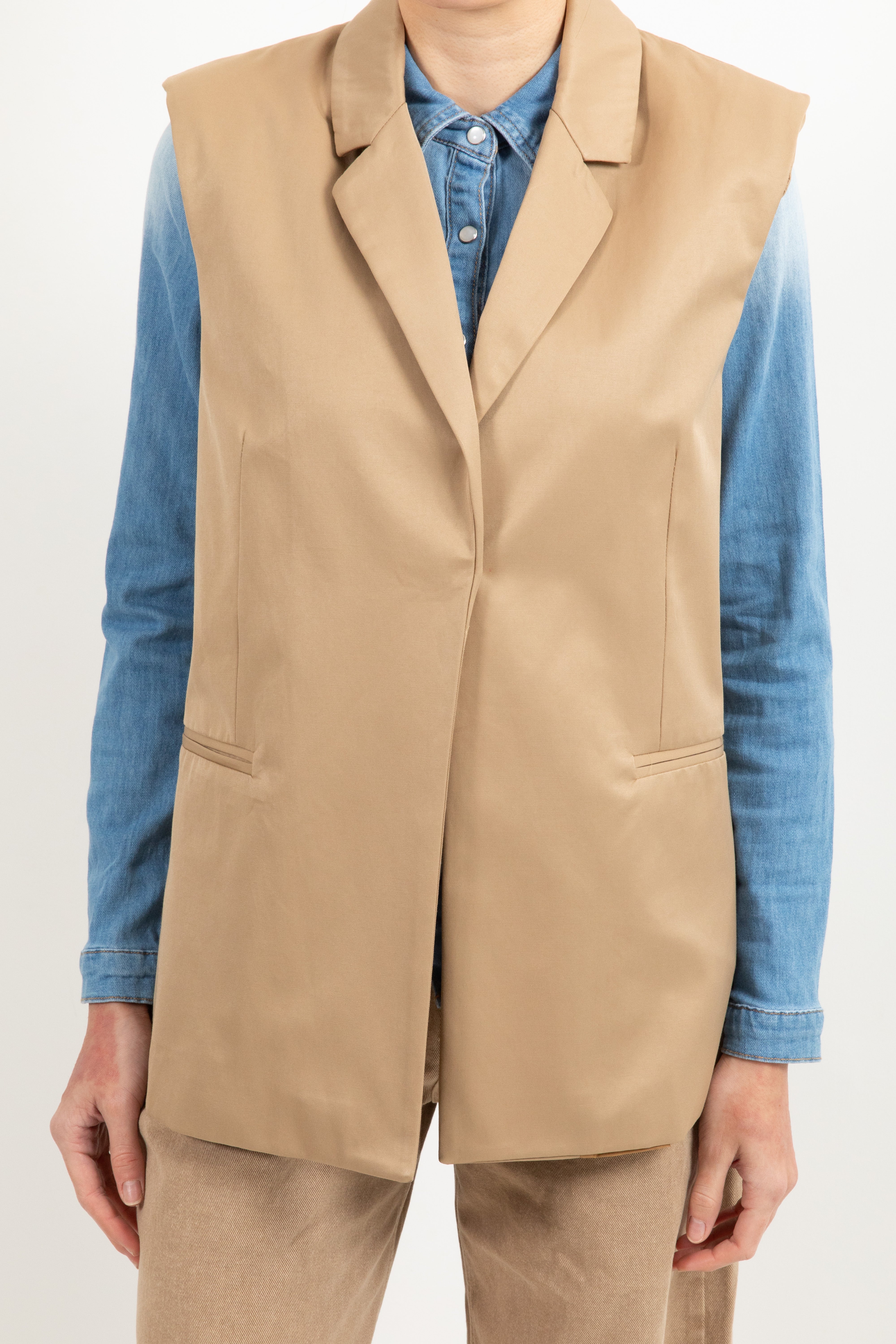 Gilet cut-out con spalla imbottita ViCOLO