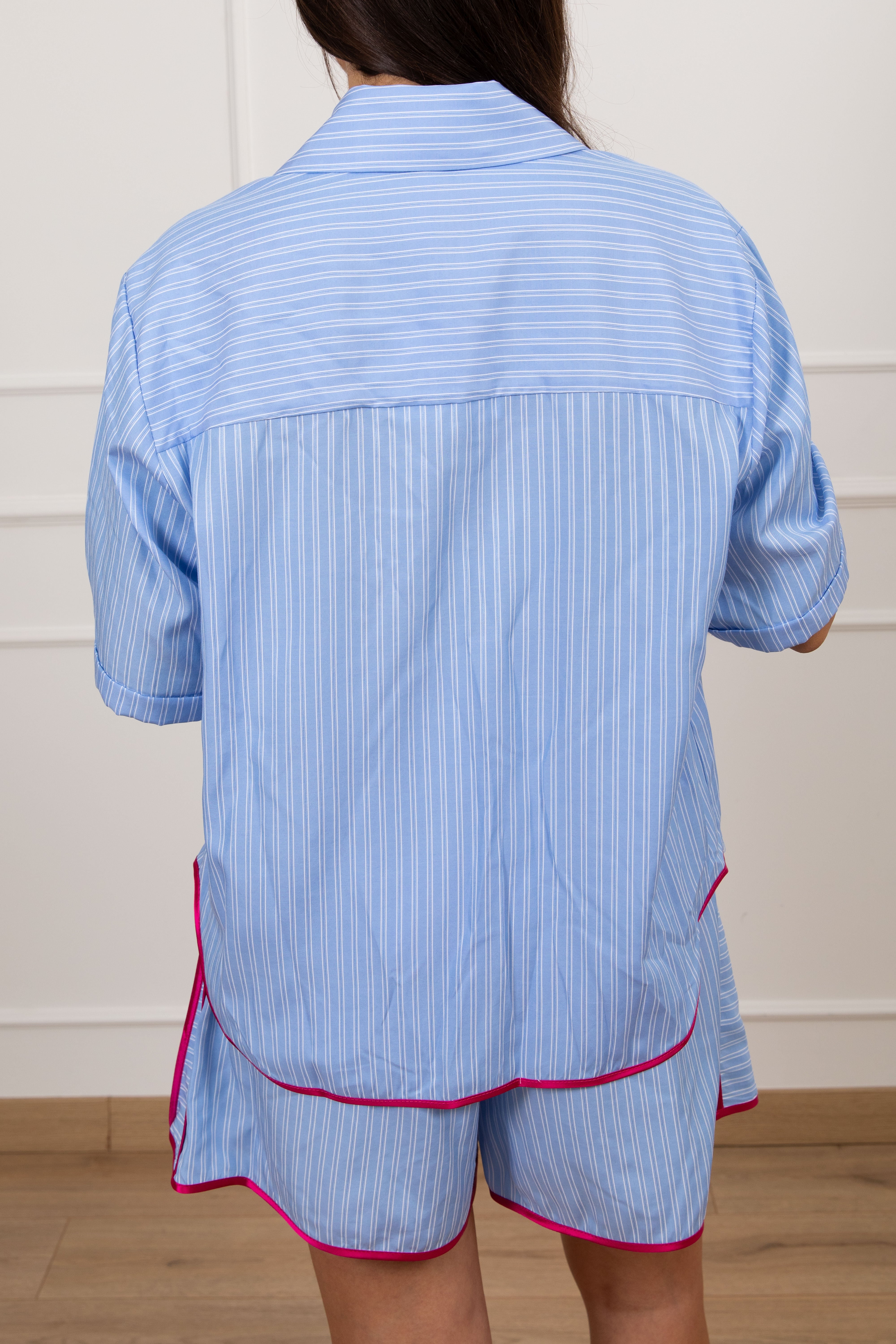Camicia bacchettata con profili a contrasto in raso Tensione IN