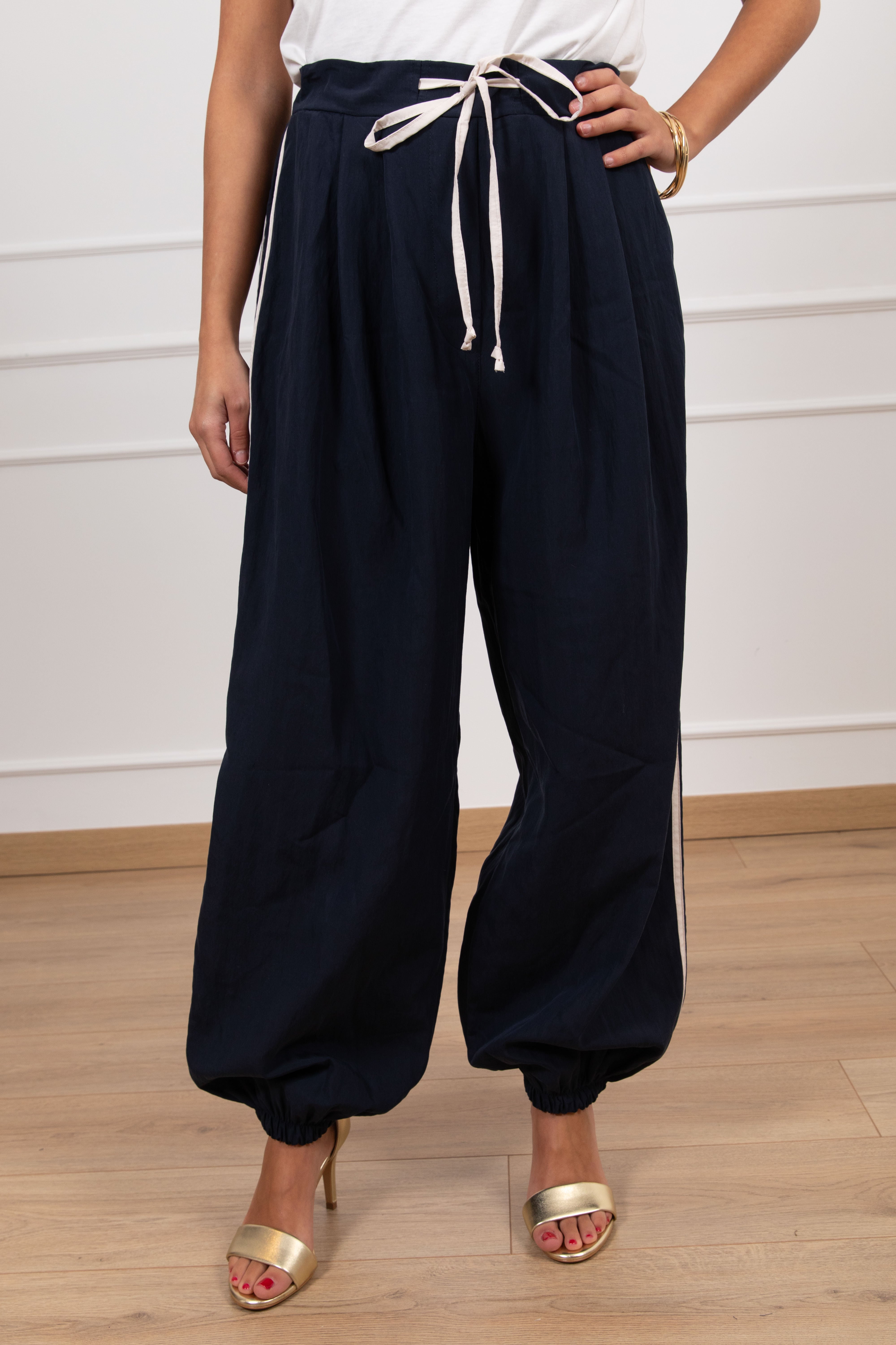Pantalone in lyocell con elastico sul fondo e riga laterale ViCOLO