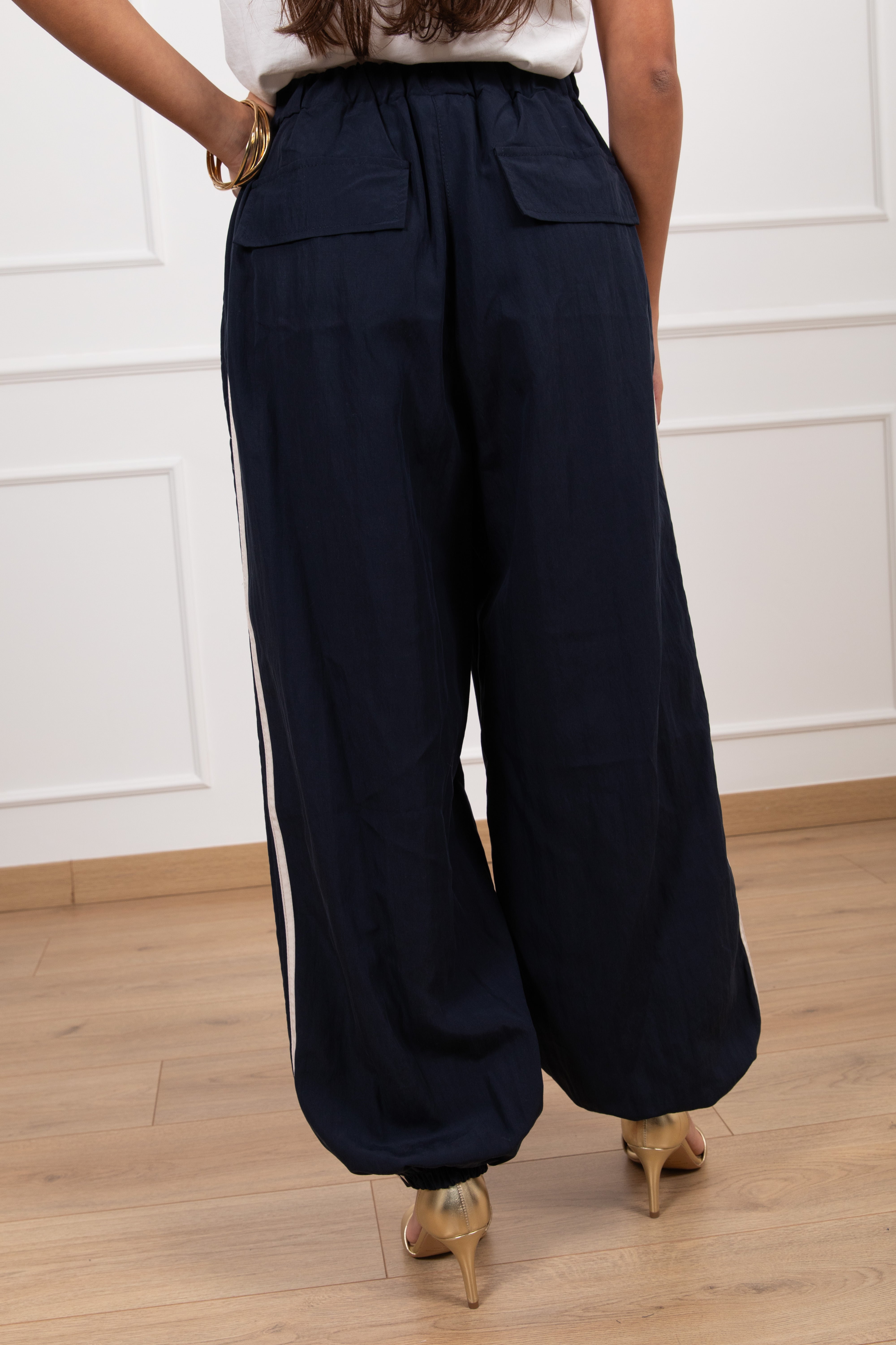 Pantalone in lyocell con elastico sul fondo e riga laterale ViCOLO