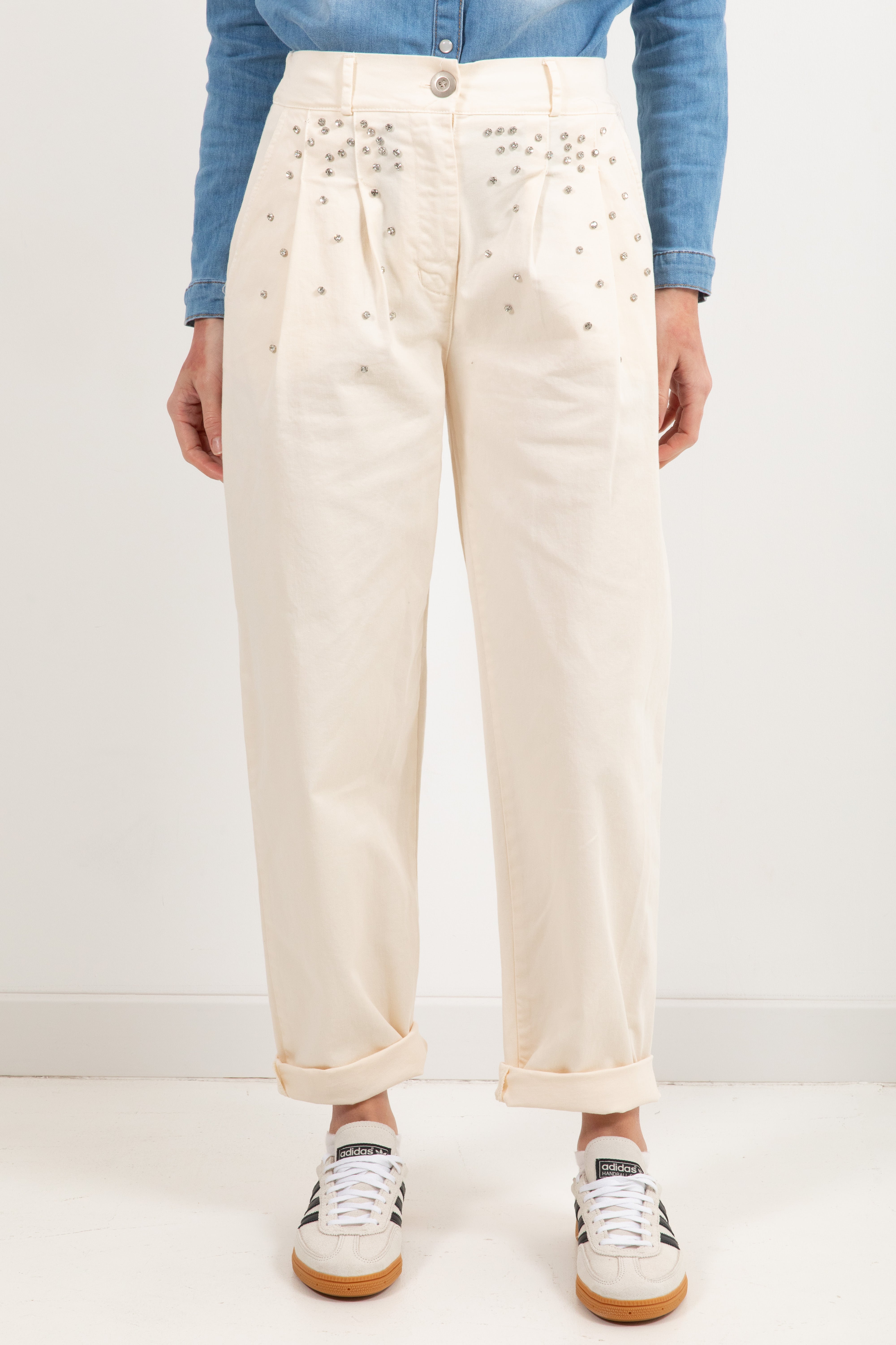 Pantalone carrot-fit con pinces e strass Susy Mix