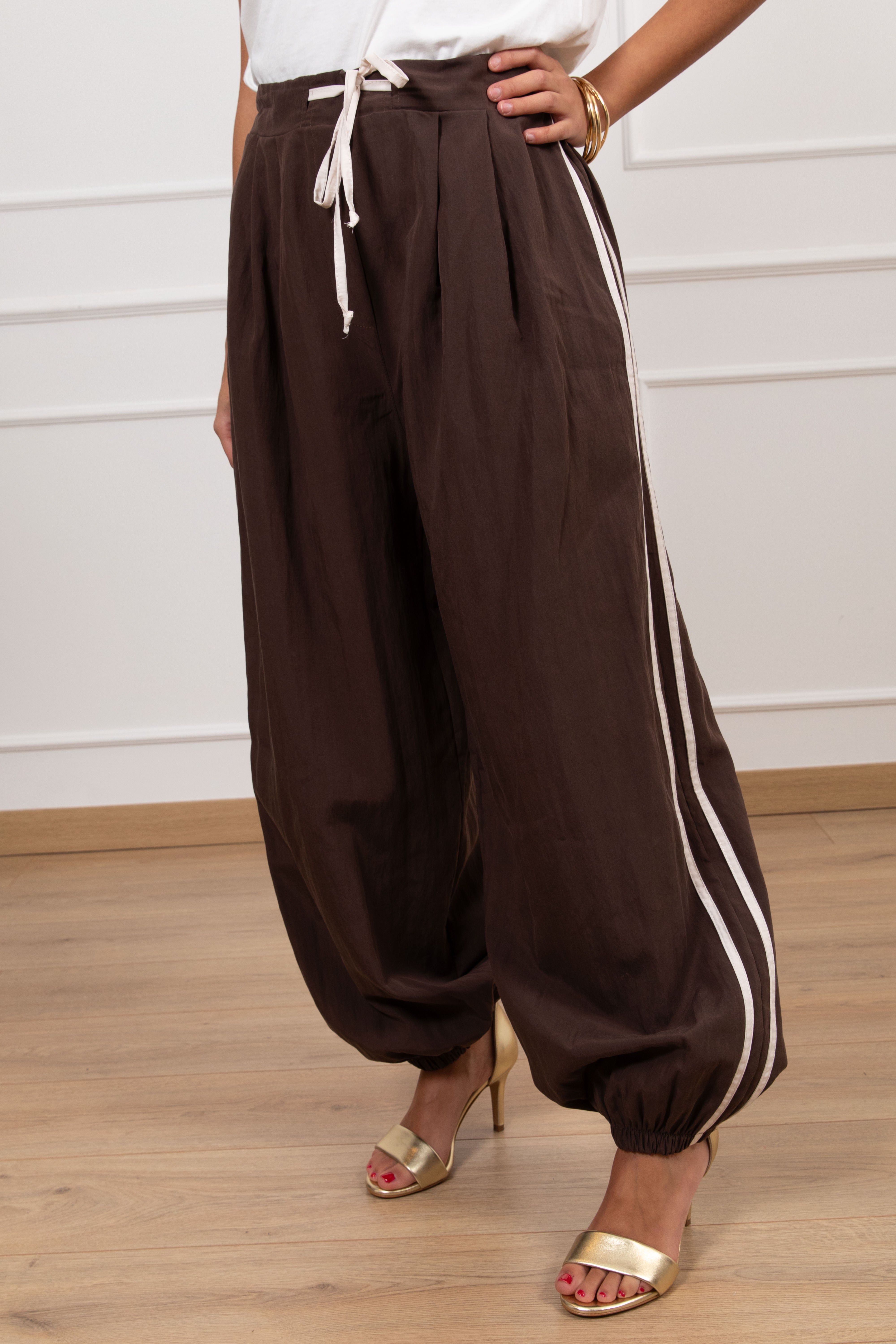 Pantalone in lyocell con elastico sul fondo e riga laterale ViCOLO