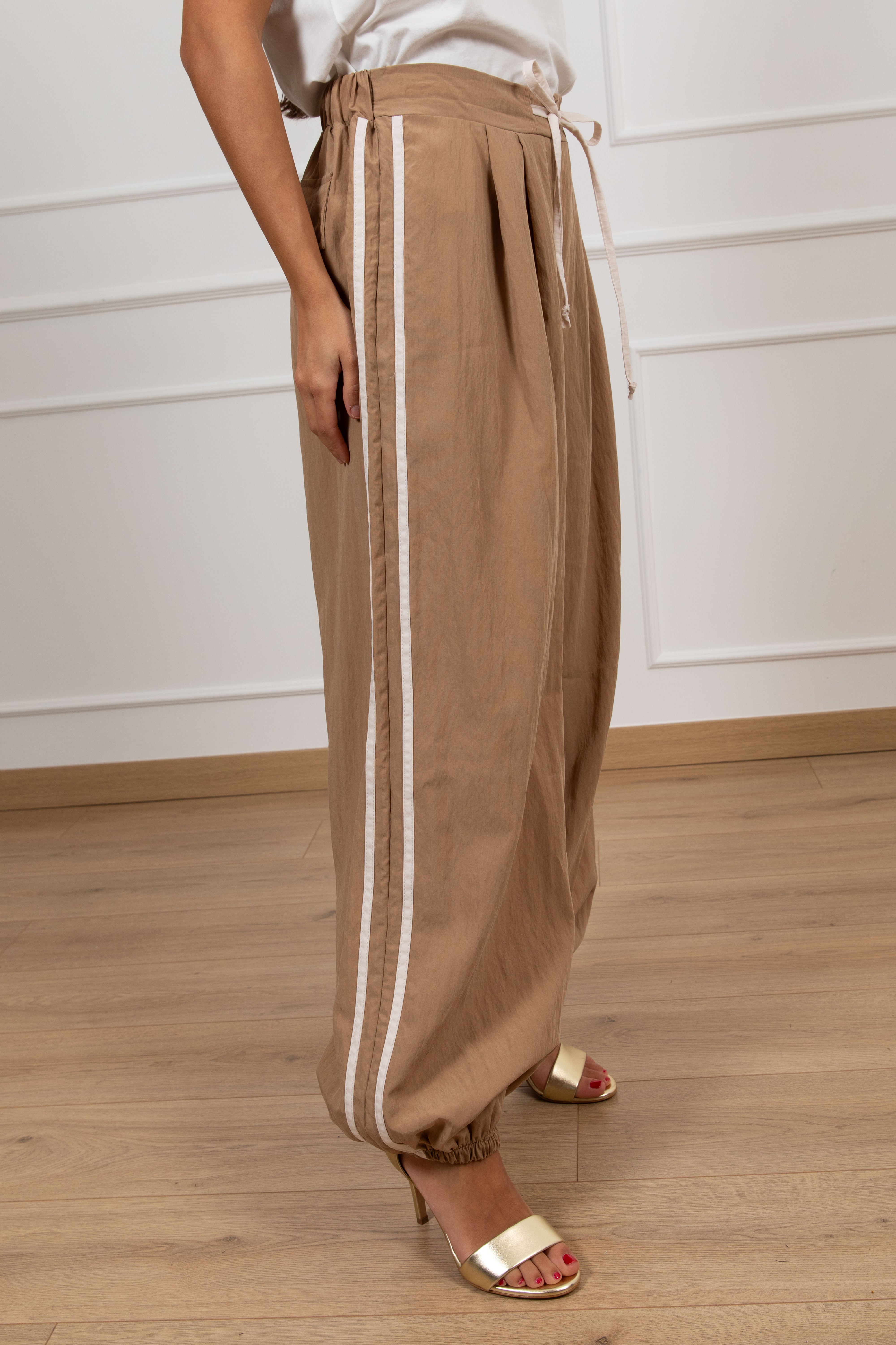 Pantalone in lyocell con elastico sul fondo e riga laterale ViCOLO