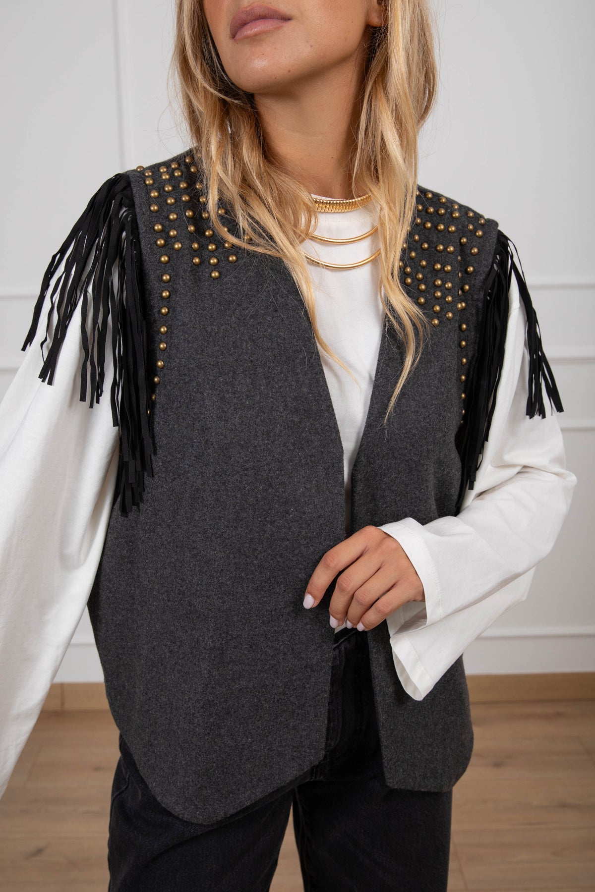 Gilet misto lana con borchie e frange variante antracite ViCOLO