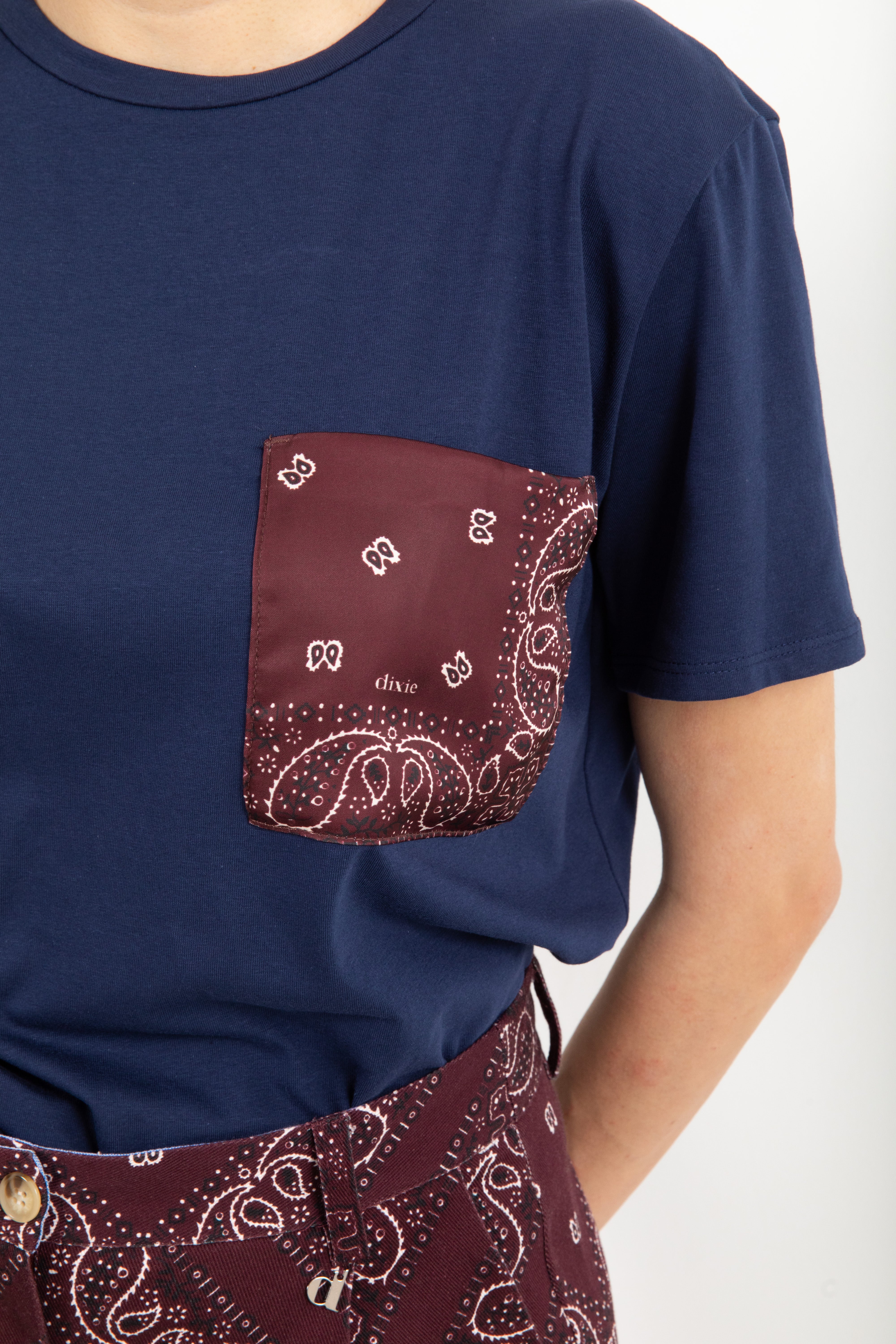 T-shirt con tasca bandana in raso Dixie