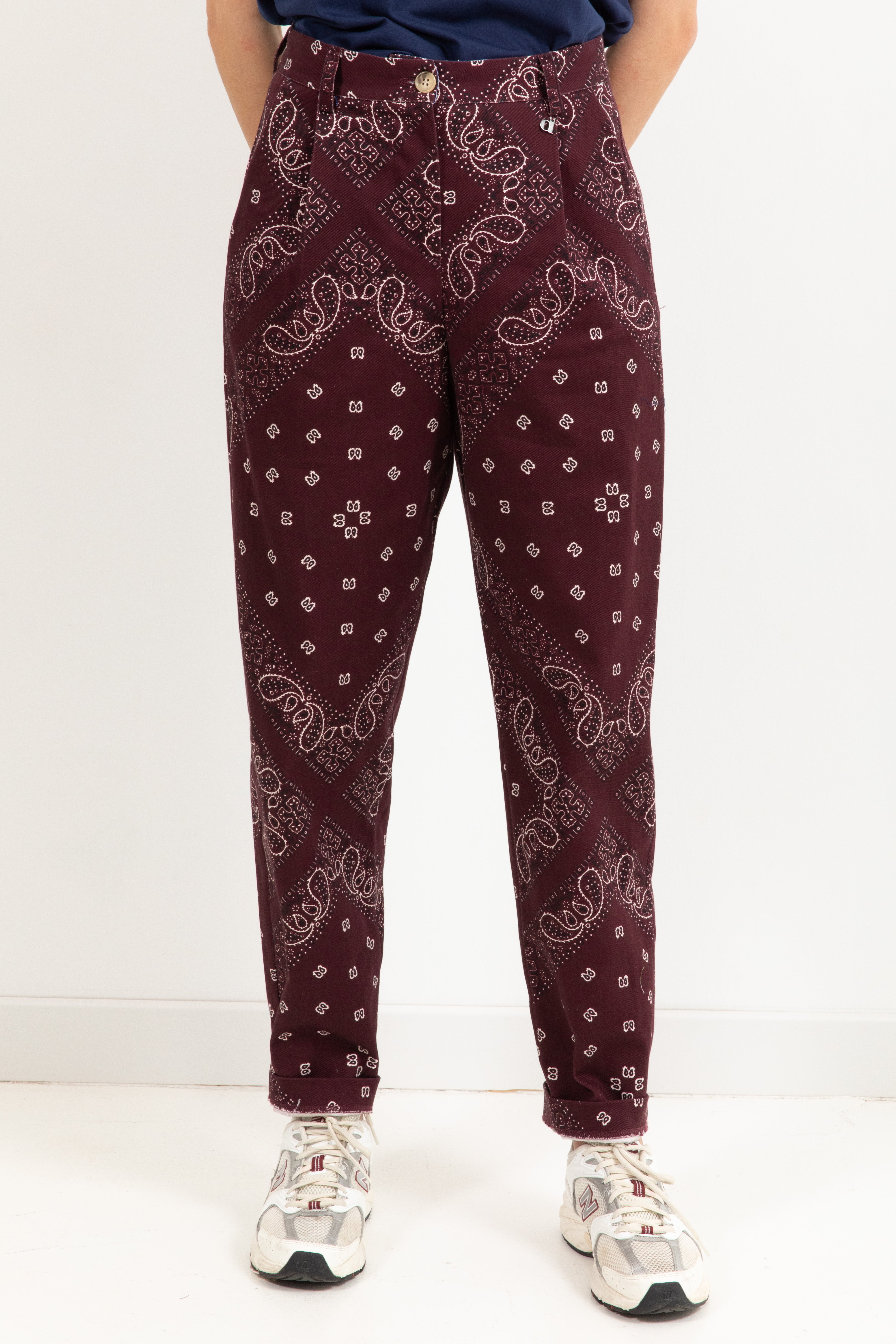 Pantalone mom-fit con pinces fantasia bandana Dixie