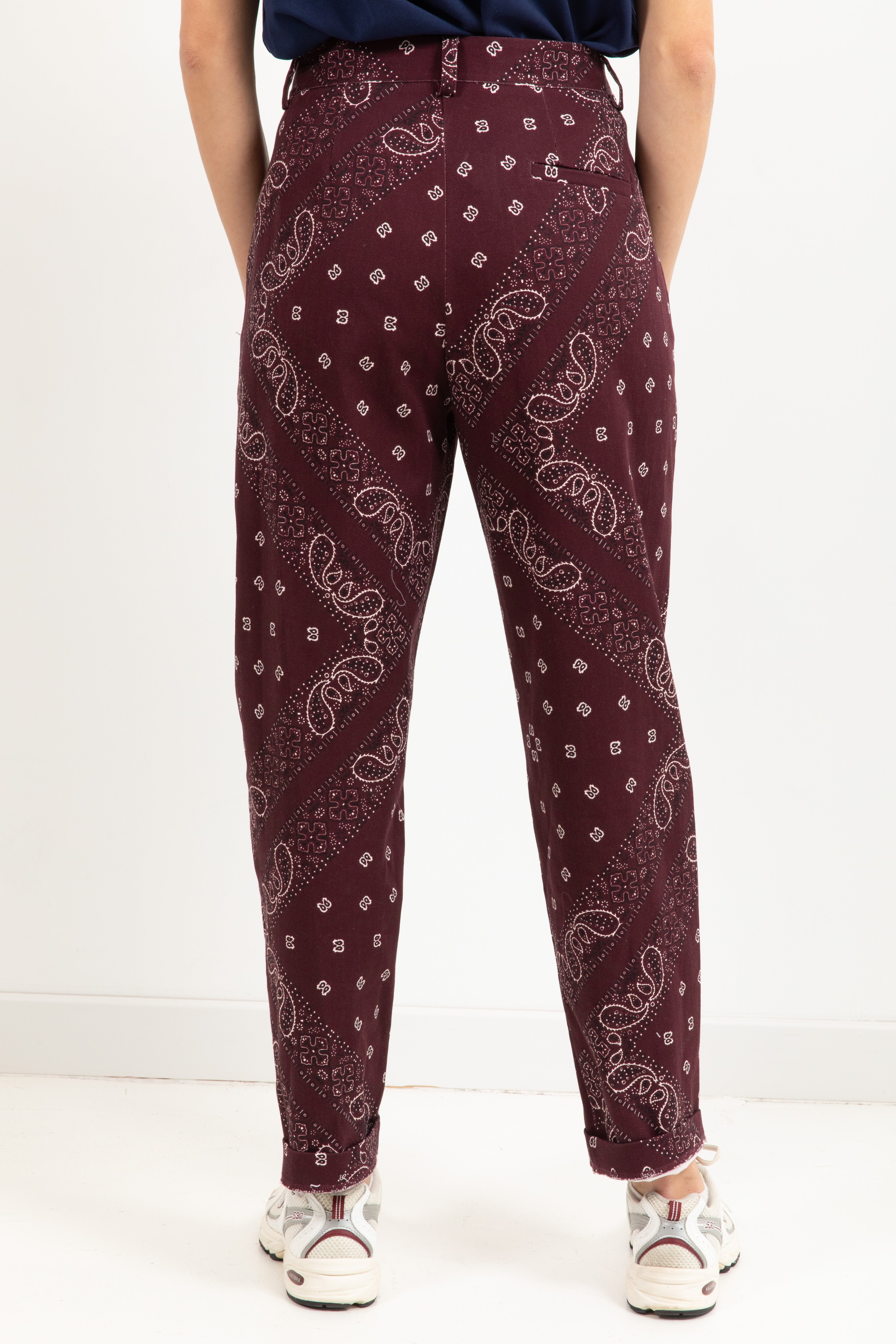 Pantalone mom-fit con pinces fantasia bandana Dixie