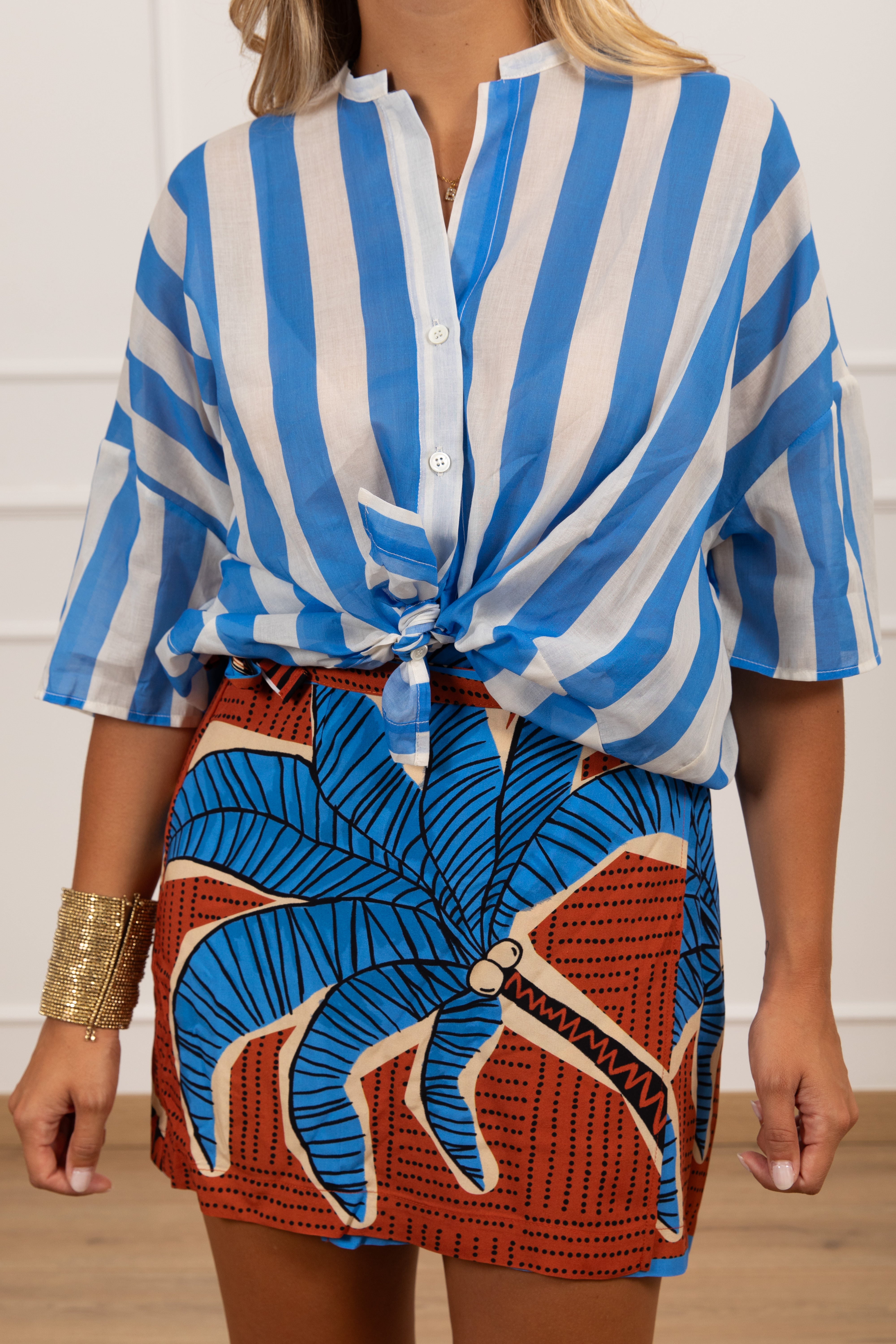 Coordinato camicia a righe e gonna corta pareo fantasia palma ViCOLO