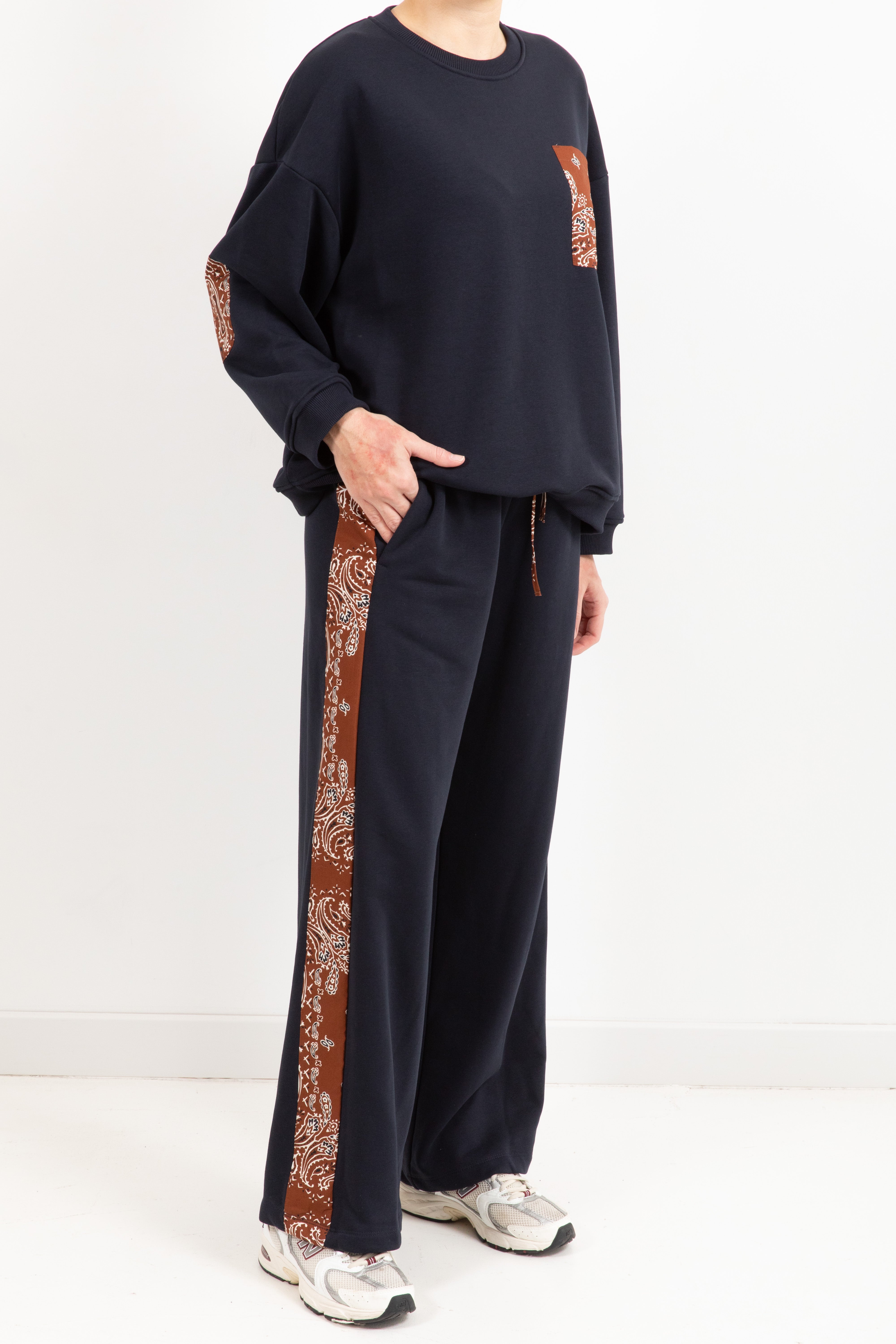Pantalone blu in felpa con banda laterale bandana ViCOLO X GLAM
