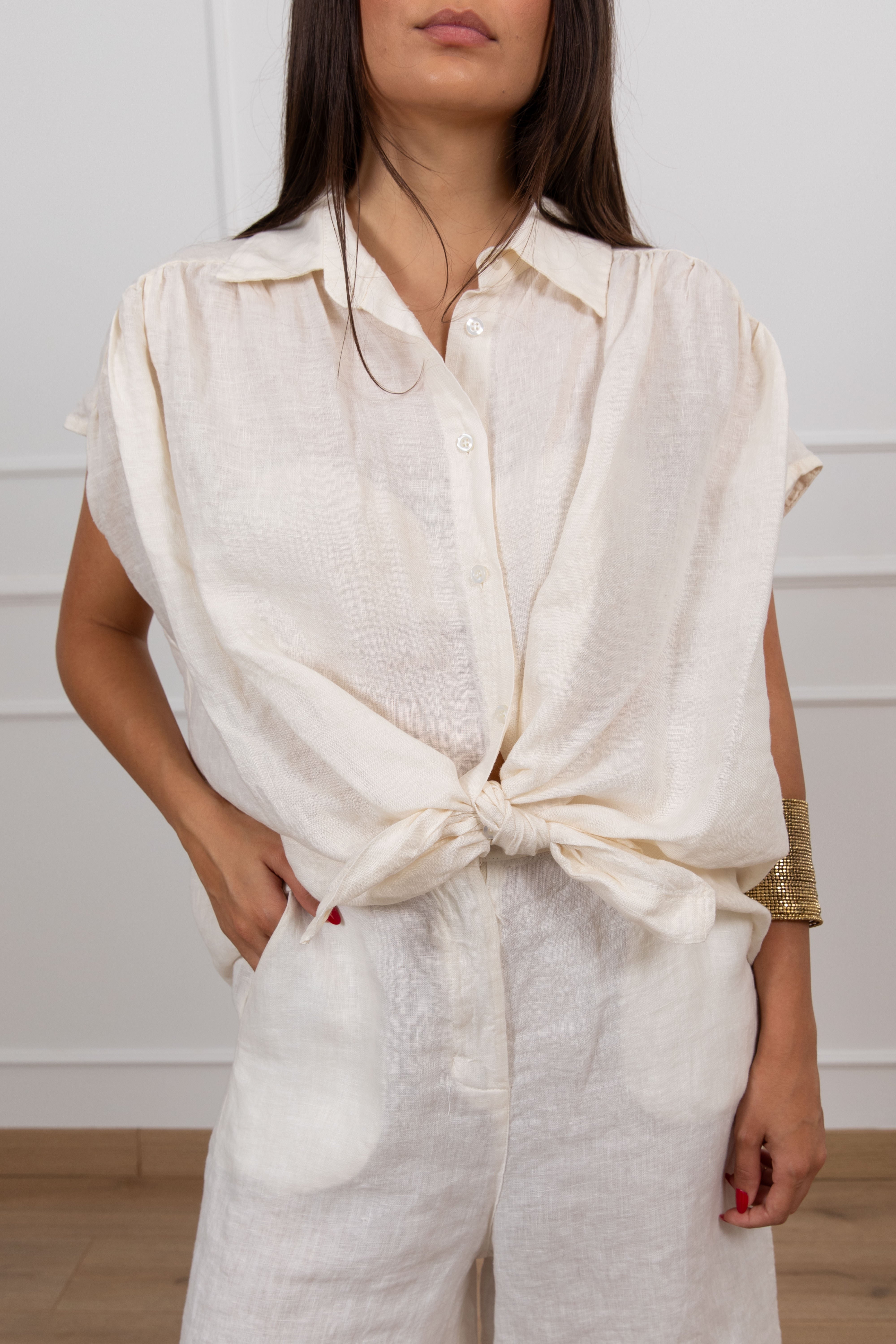 Camicia smanicata in lino con nodo Susy Mix