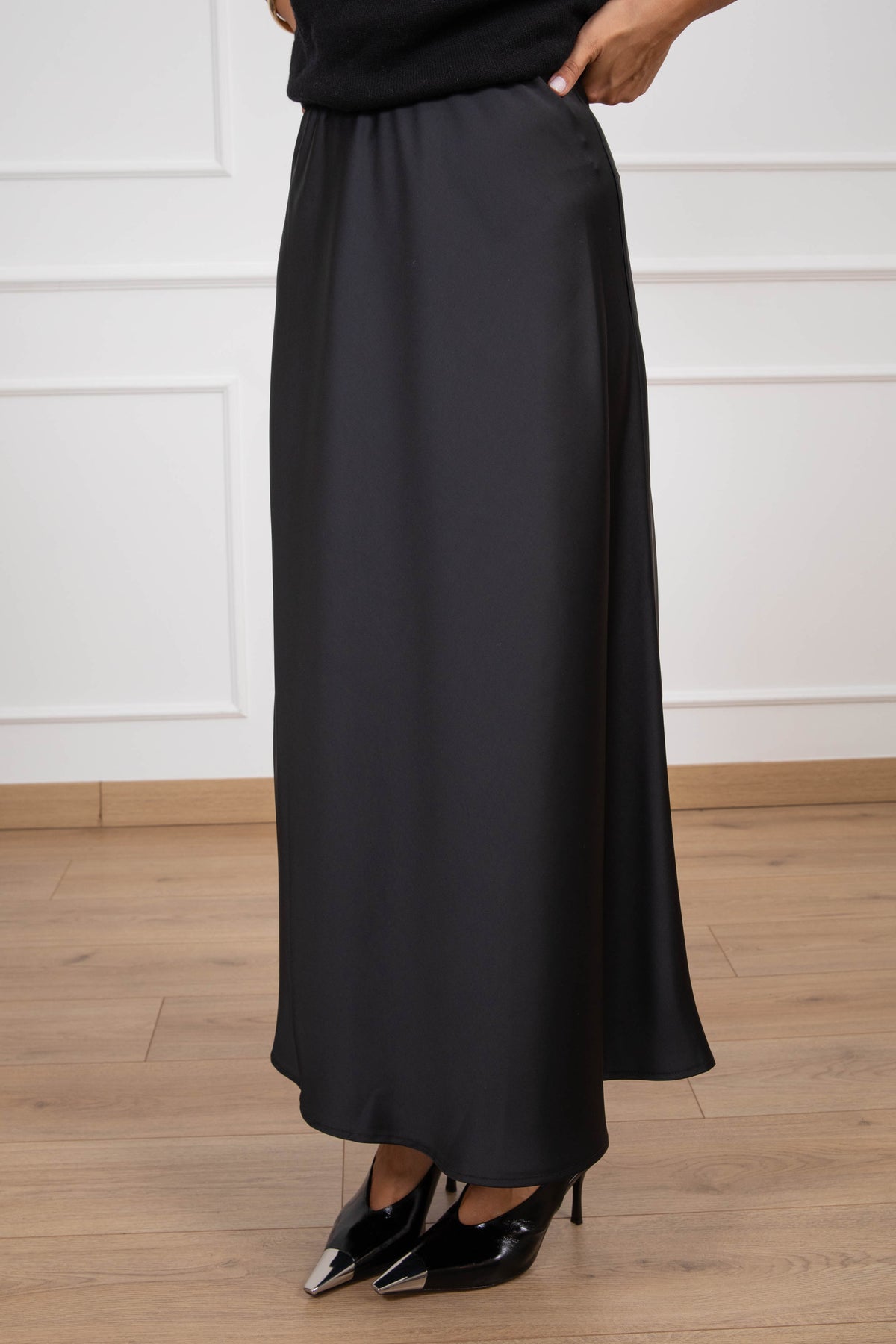 Gonna lunga in satin variante nero Tensione IN