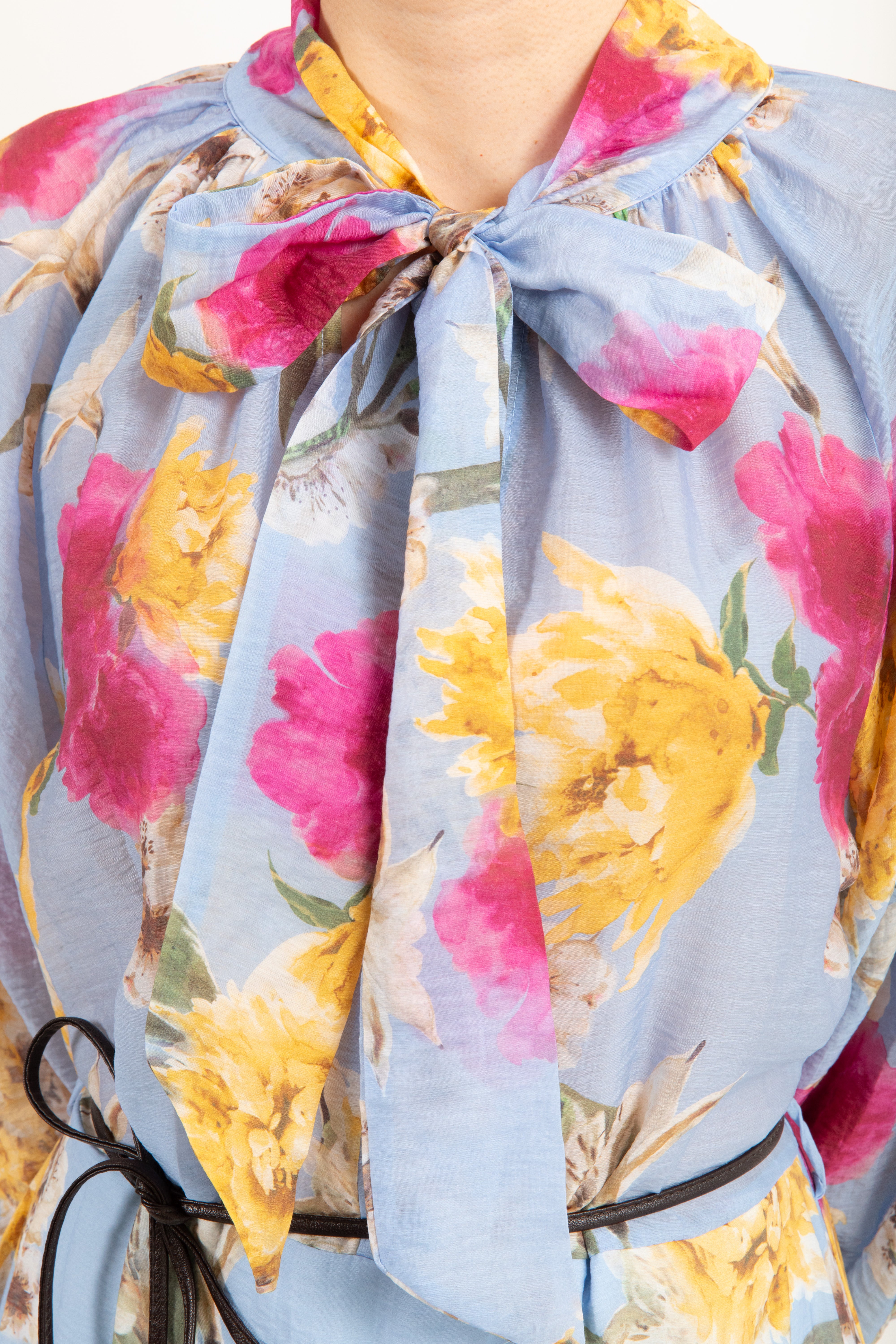 Abito lungo fantasia flowers in tencel con fiocco Tensione IN