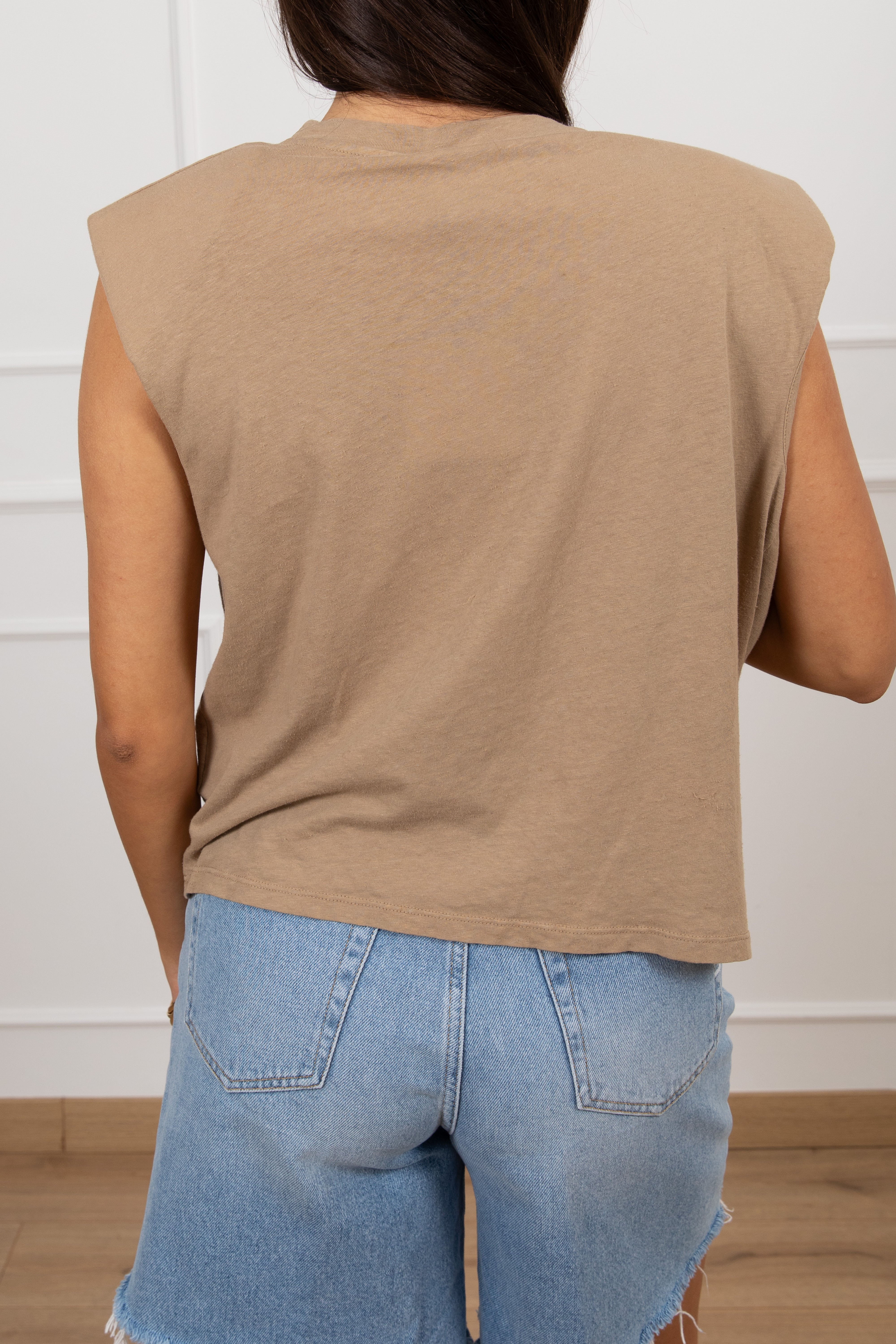 T-shirt smanicata in lino e cotone con spallina imbottita e ripresa ViCOLO