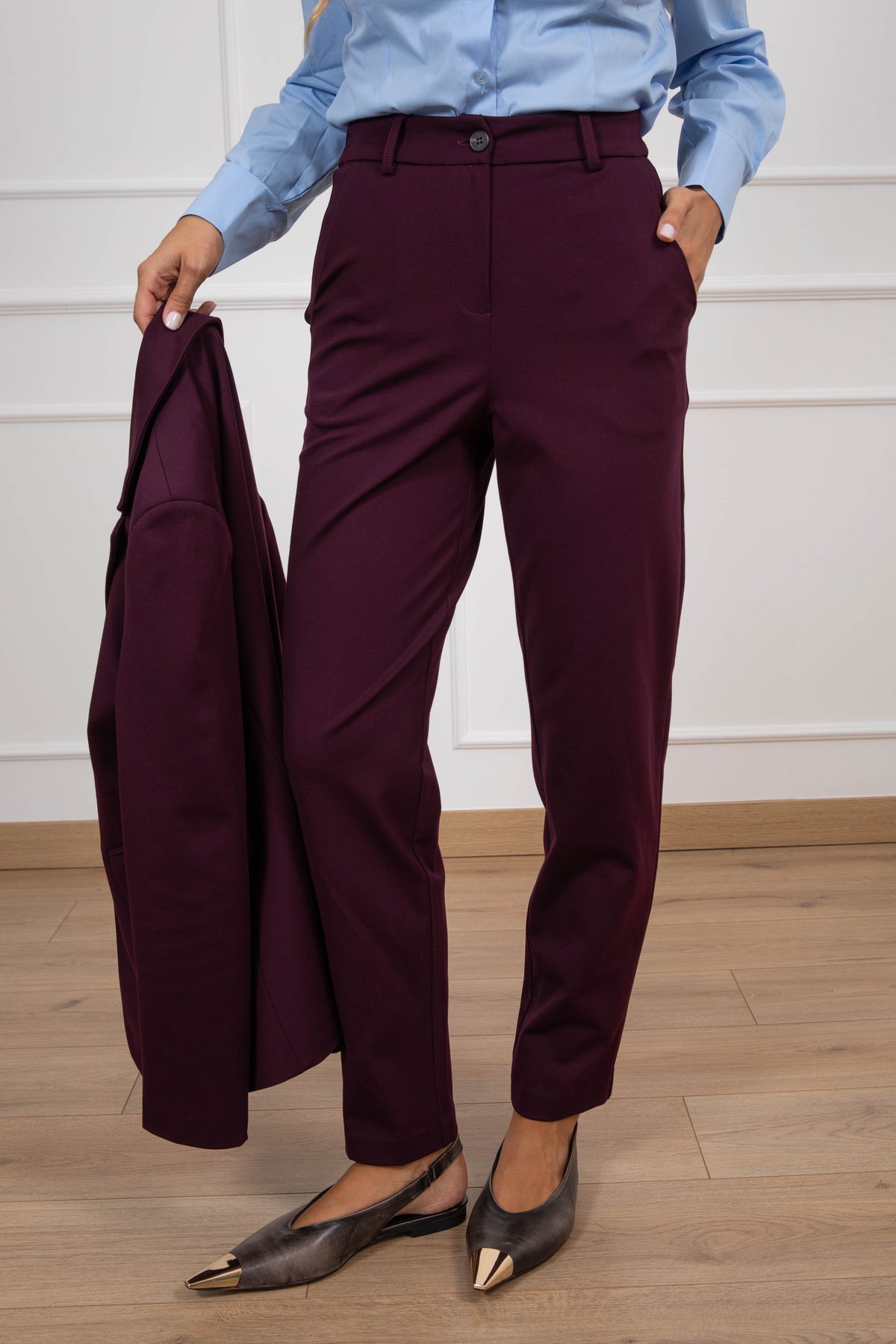 Pantalone carrot-fit in punto milano variante bordeaux Tensione IN
