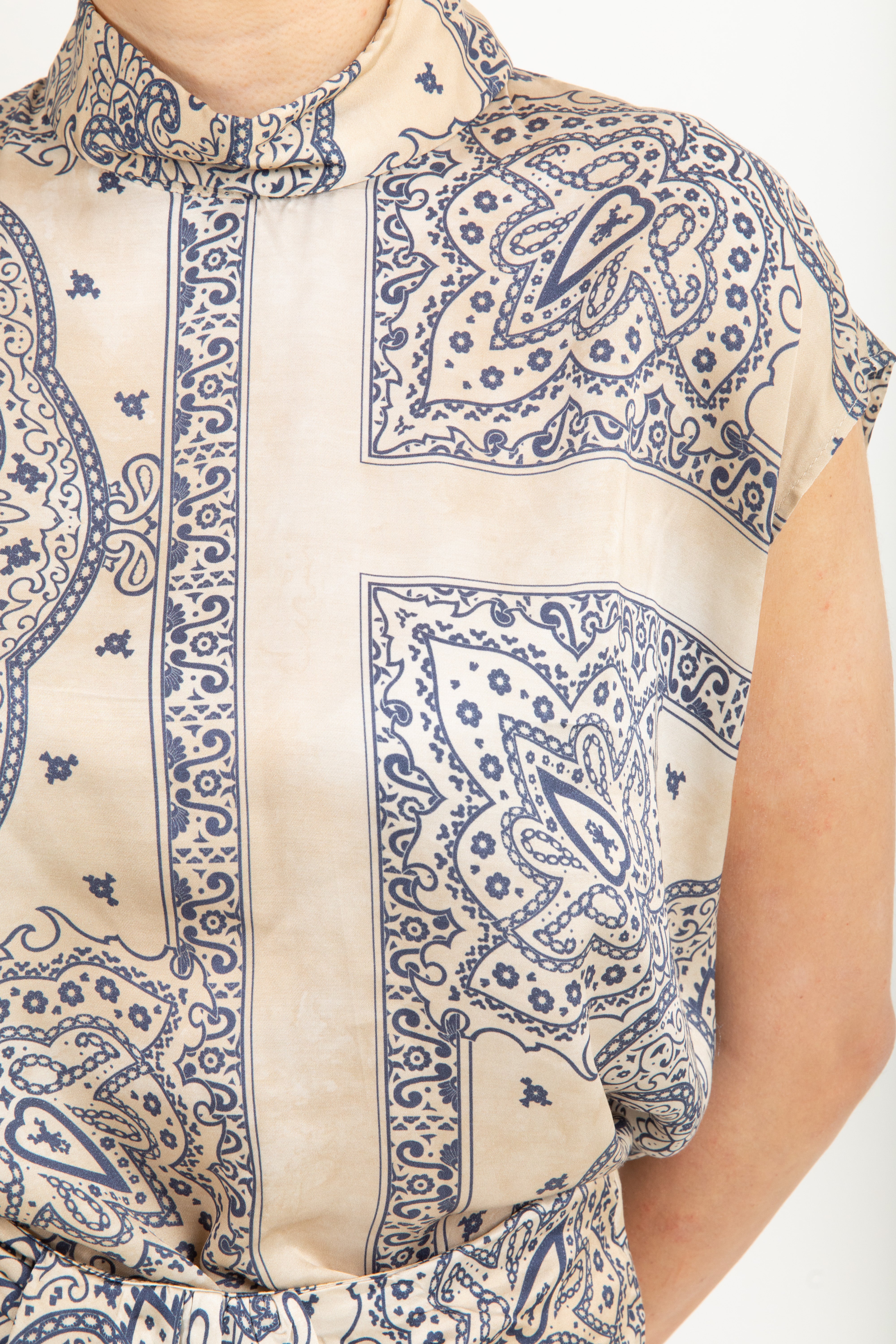 Blusa manica scesa fantasia bandana ViCOLO