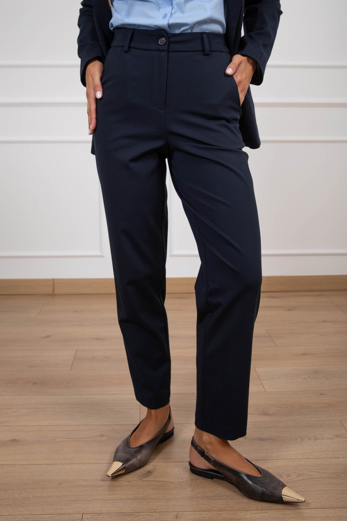 Pantalone carrot-fit in punto milano variante blu Tensione IN