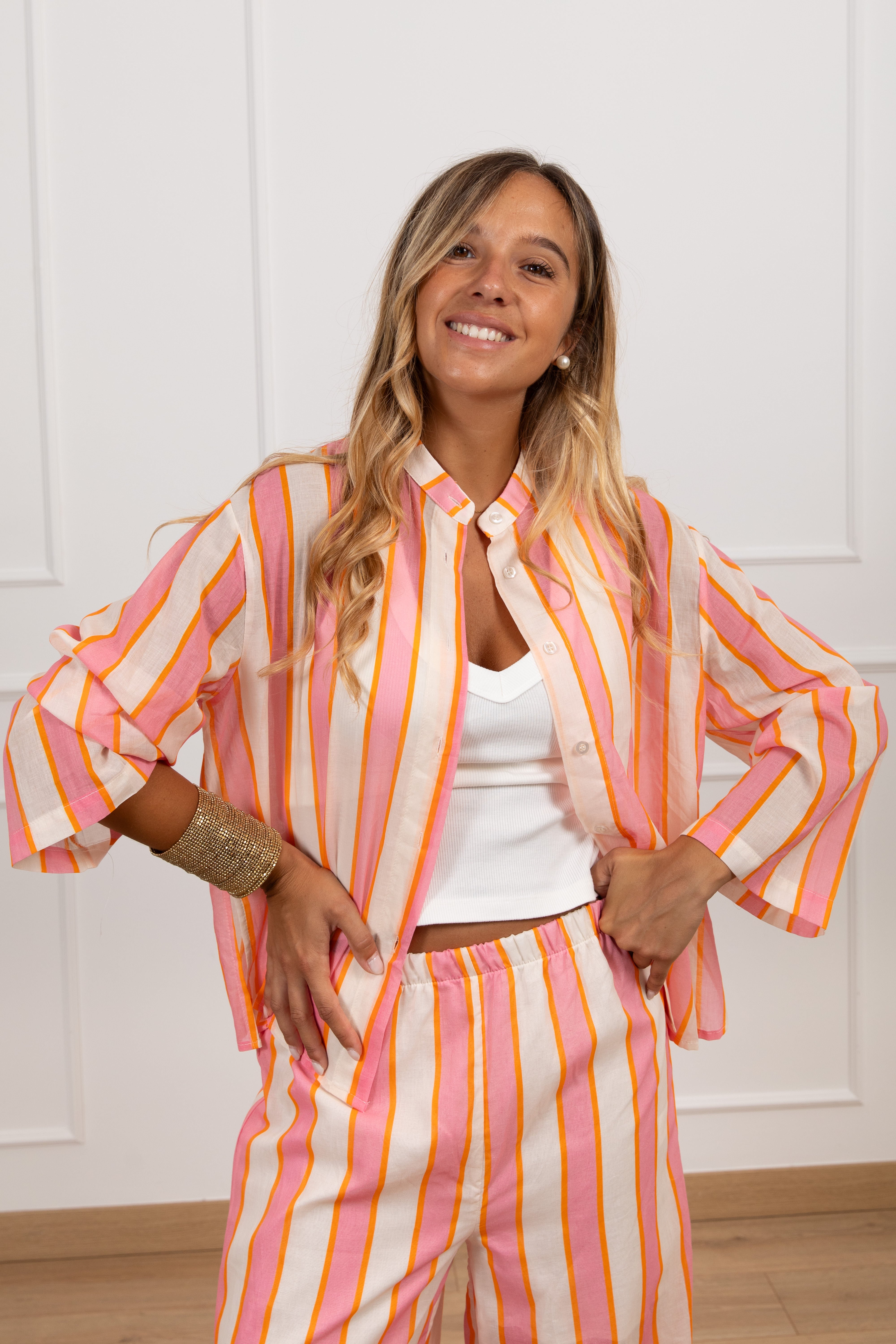 Camicia a righe larghe con collo alla coreana Tensione IN