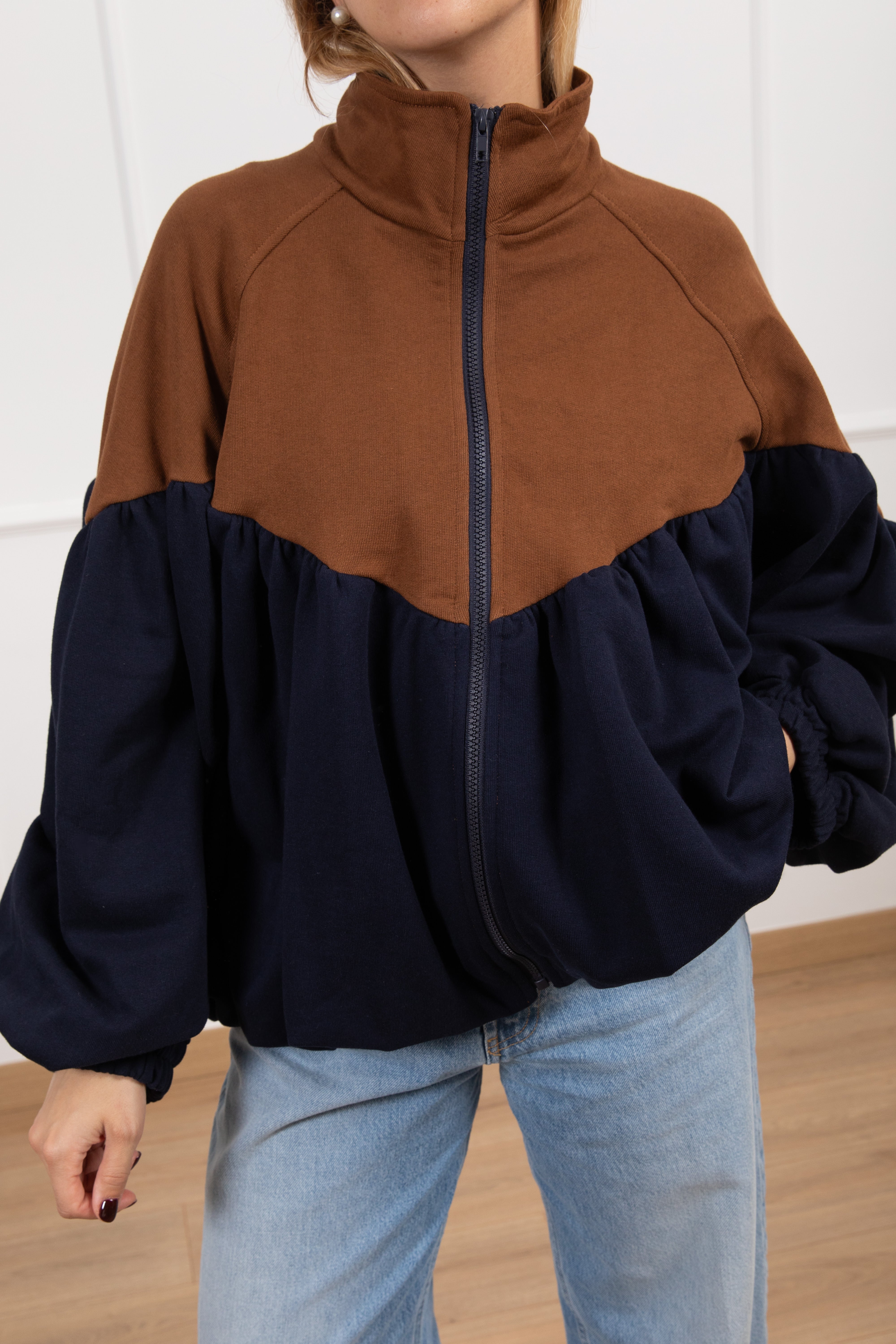 Felpa bi-color con zip e fondo a palloncino Tensione IN