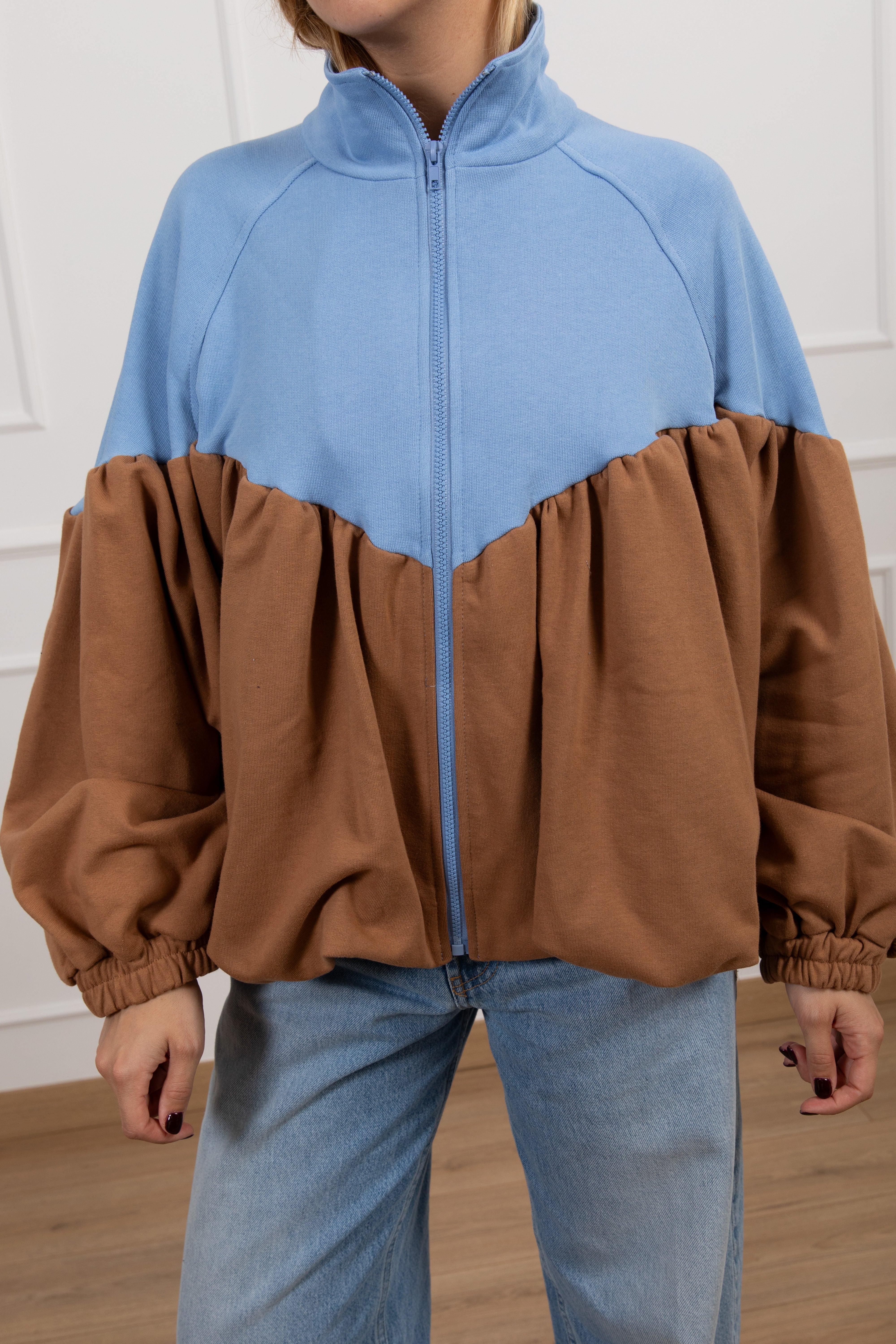 Felpa bi-color con zip e fondo a palloncino Tensione IN