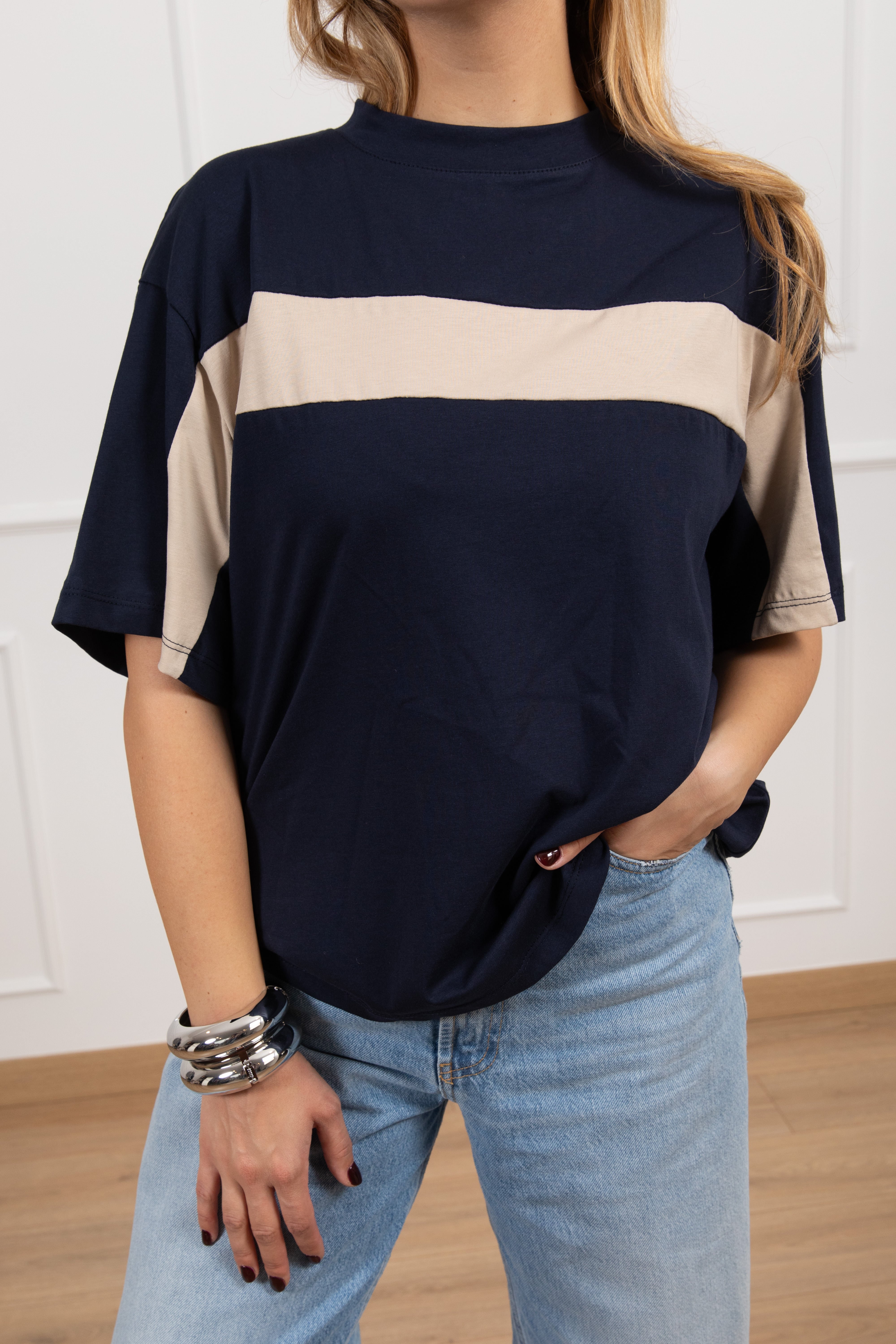 T-shirt con banda orizzontale Tensione IN