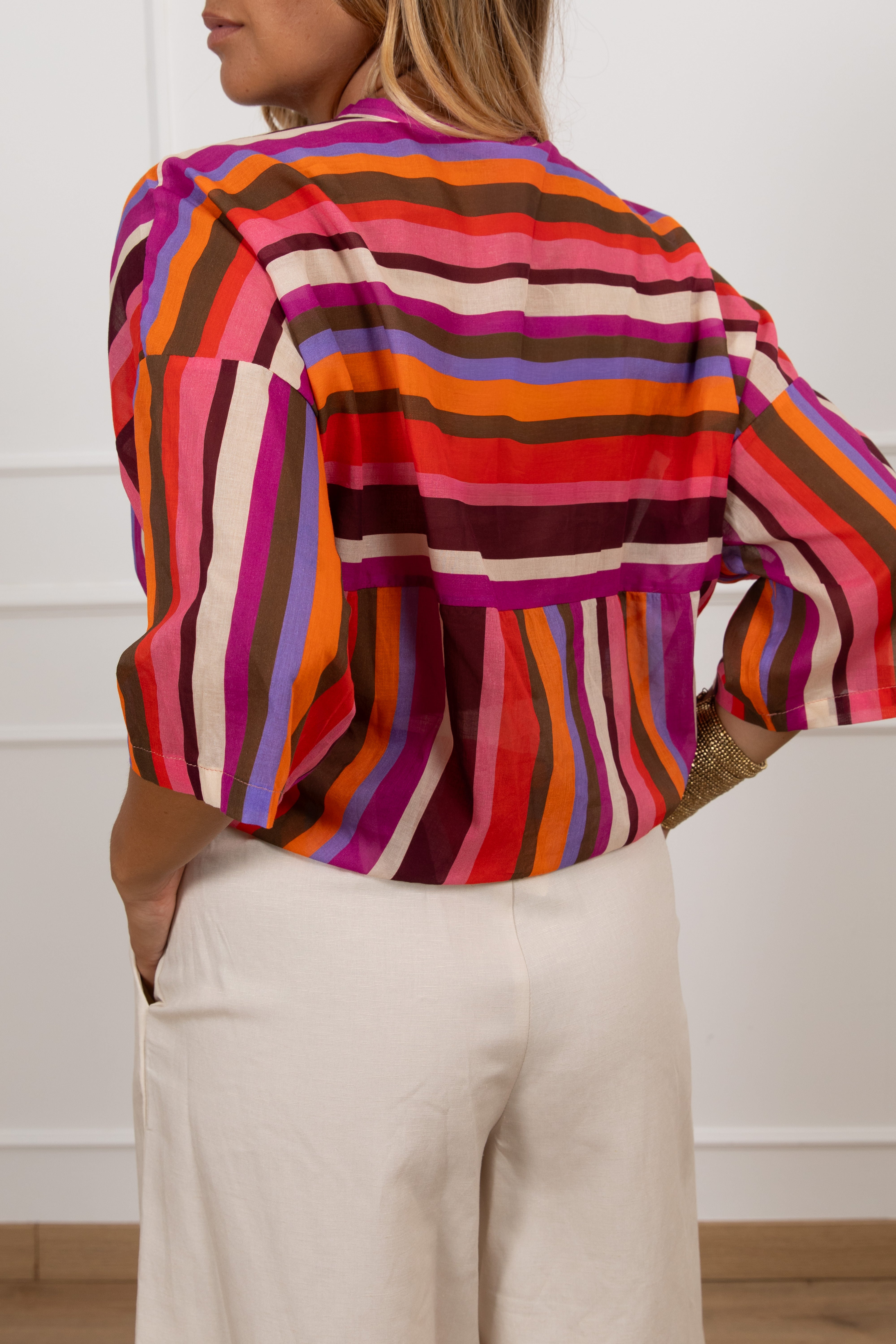 Camicia a righe multicolor con collo alla coreana Tensione IN