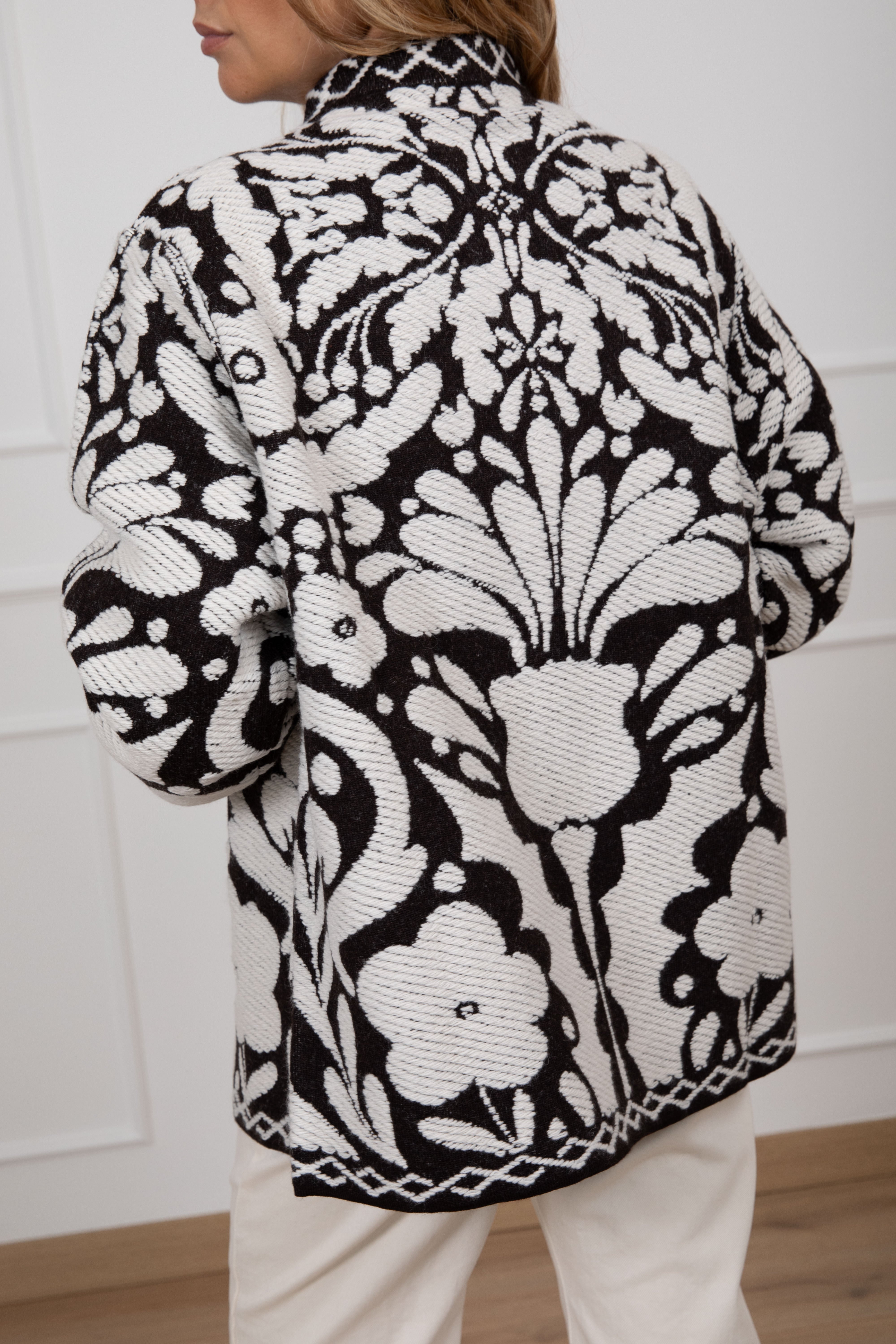 Giacca in maglia con ricamo Tensione IN