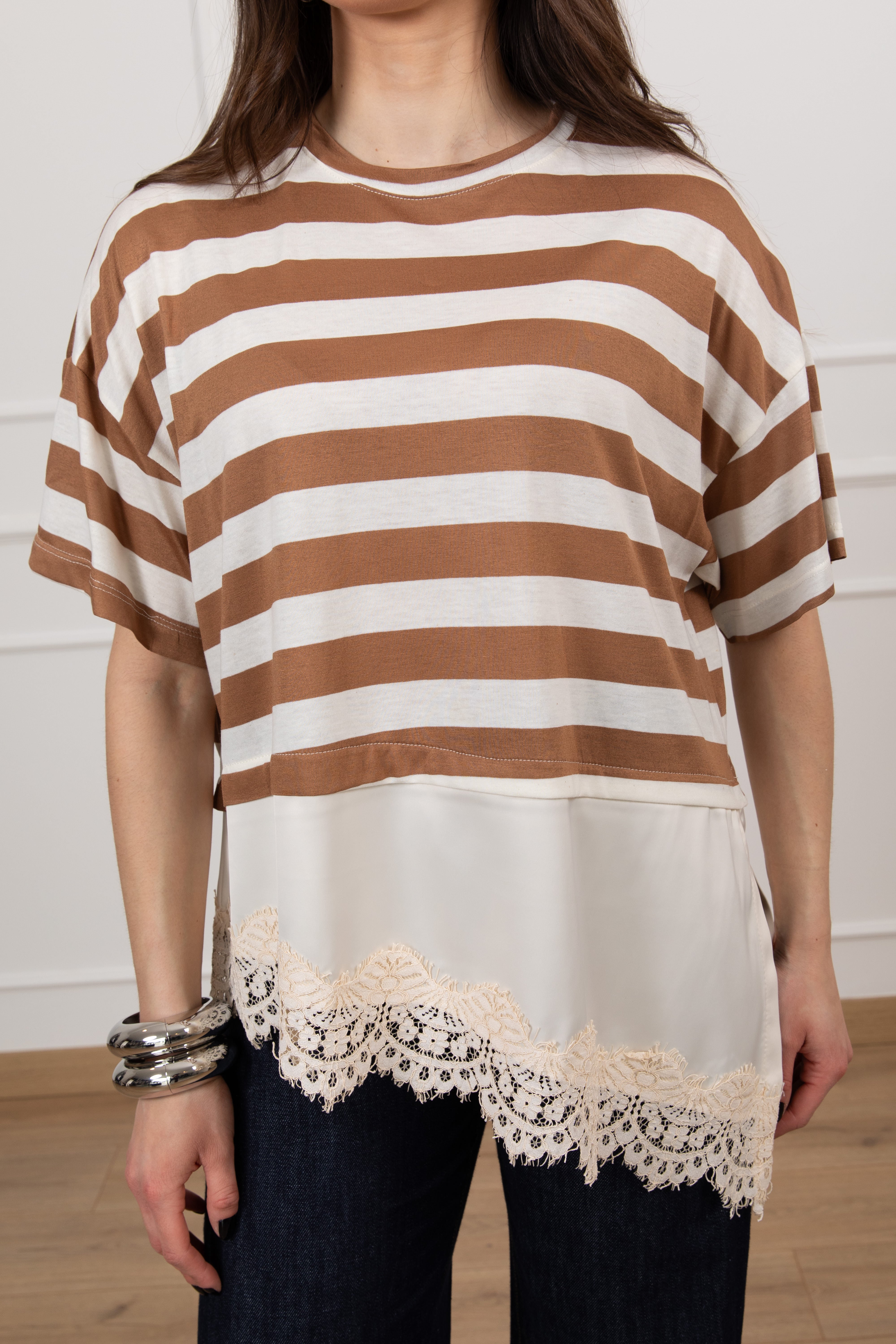 T-shirt a righe con fondo lingerie Dixie