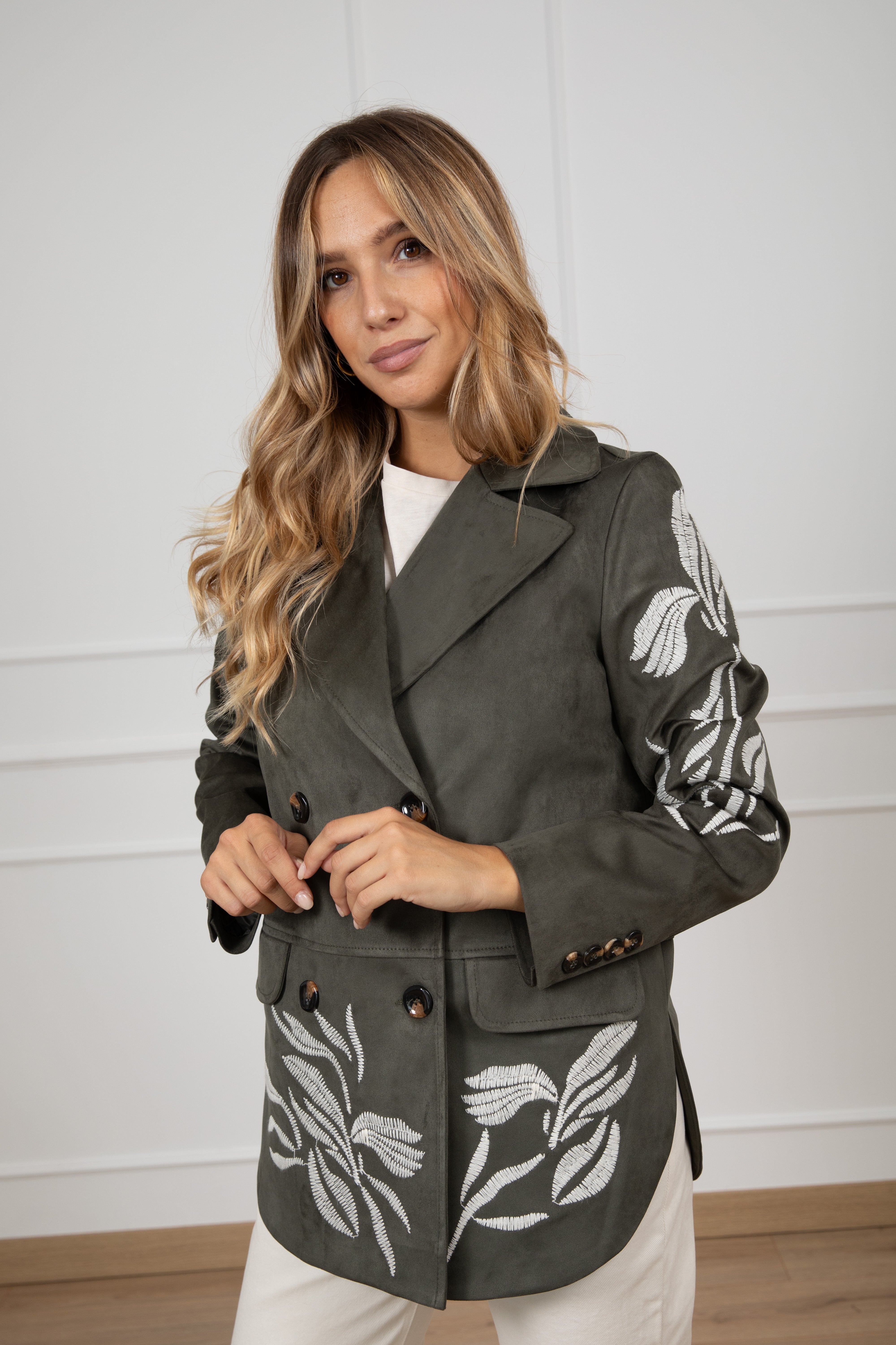 Giacca in eco-camoscio con ricami Susy Mix