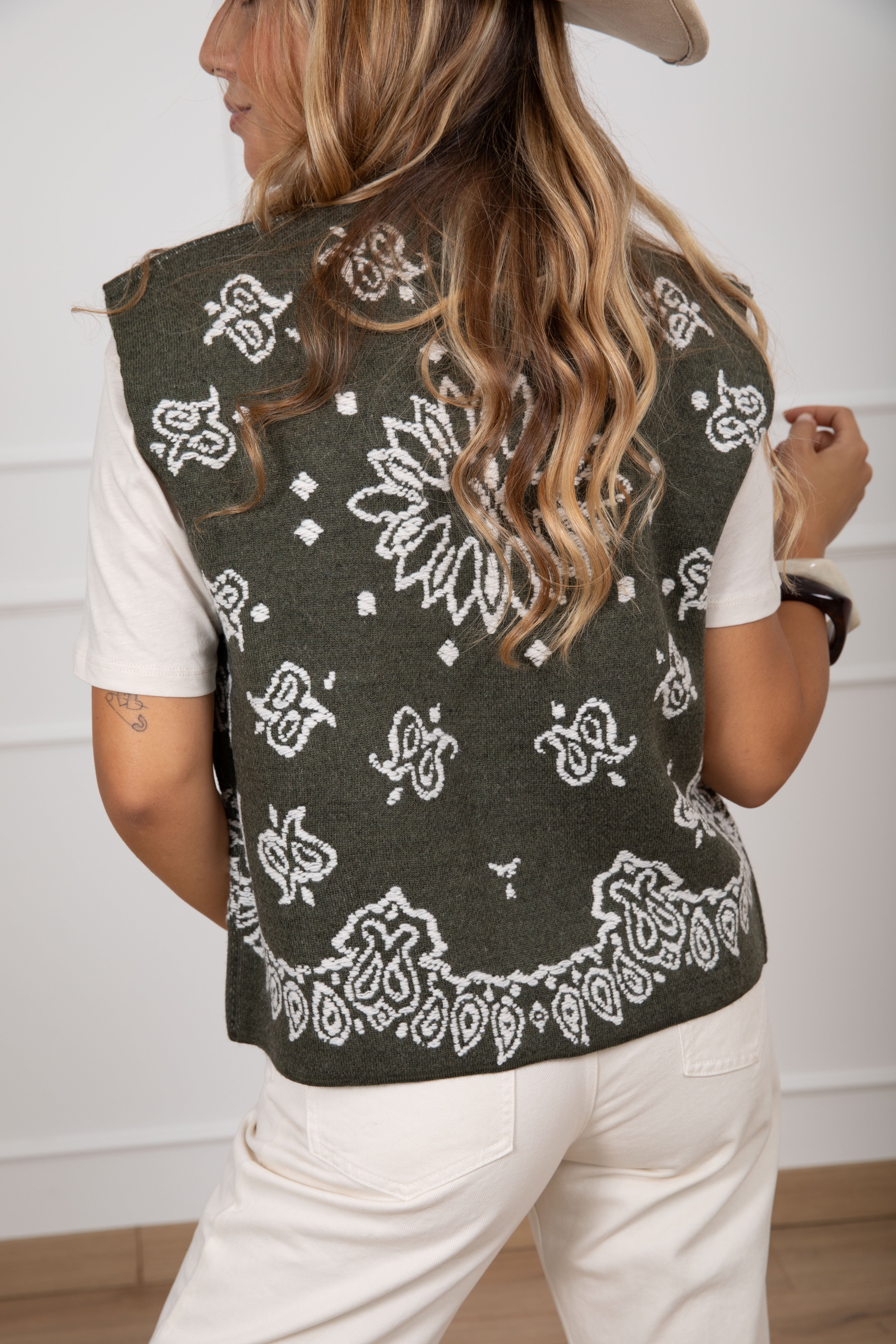 Gilet in maglia con ricamo fiore Tensione IN