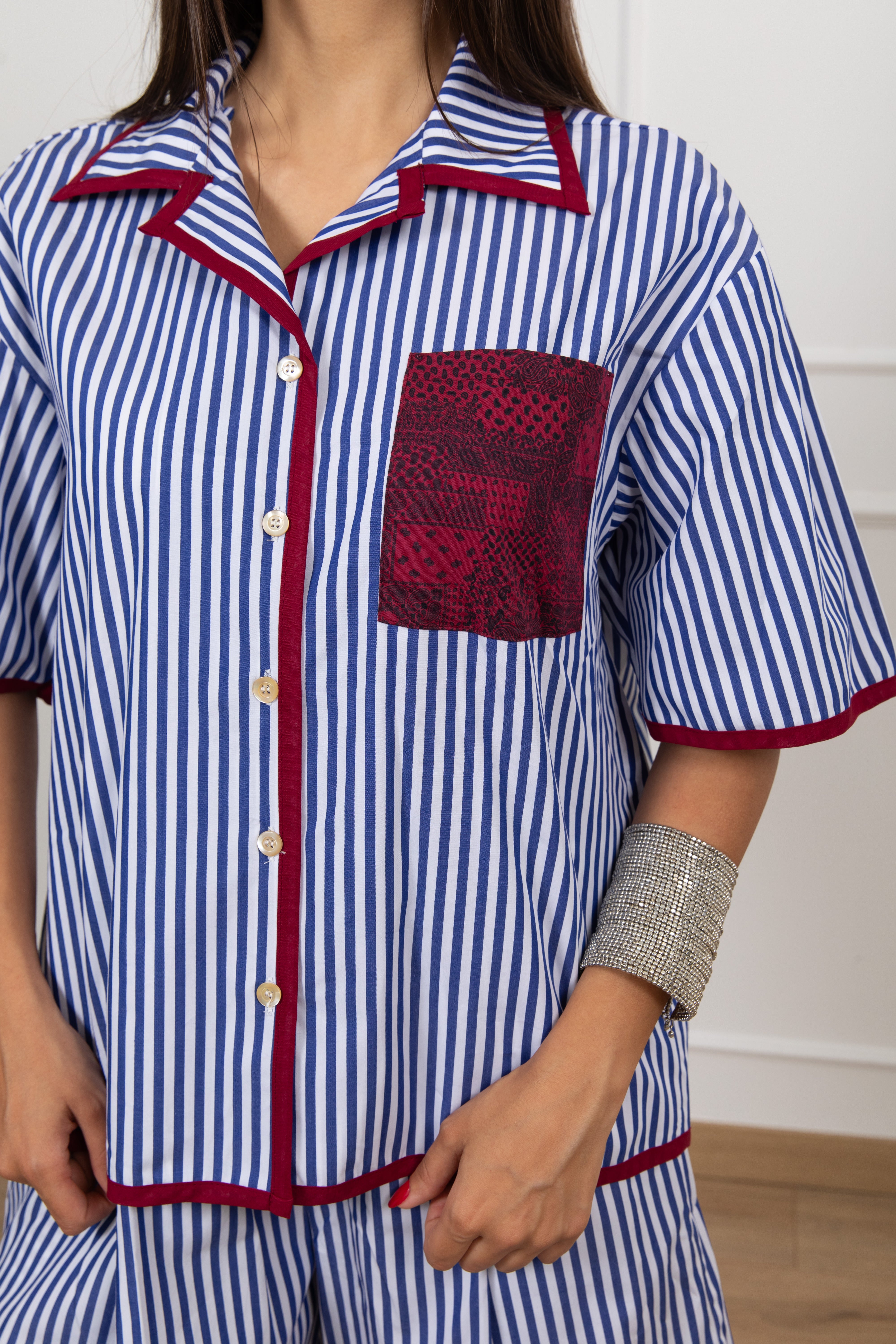 Camicia bacchettata con tasca bandana e profili a contrasto Motel