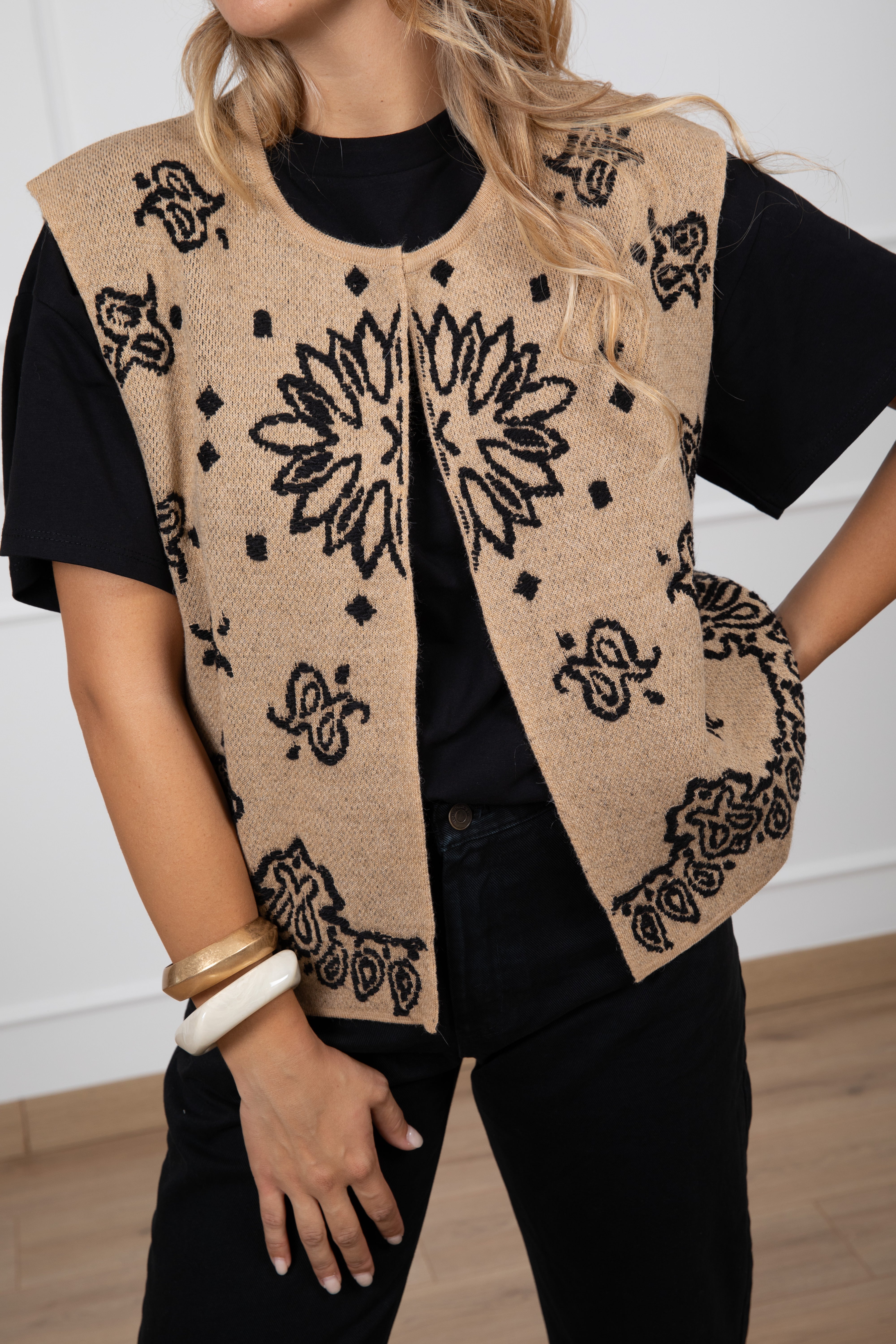 Gilet in maglia con ricamo fiore Tensione IN