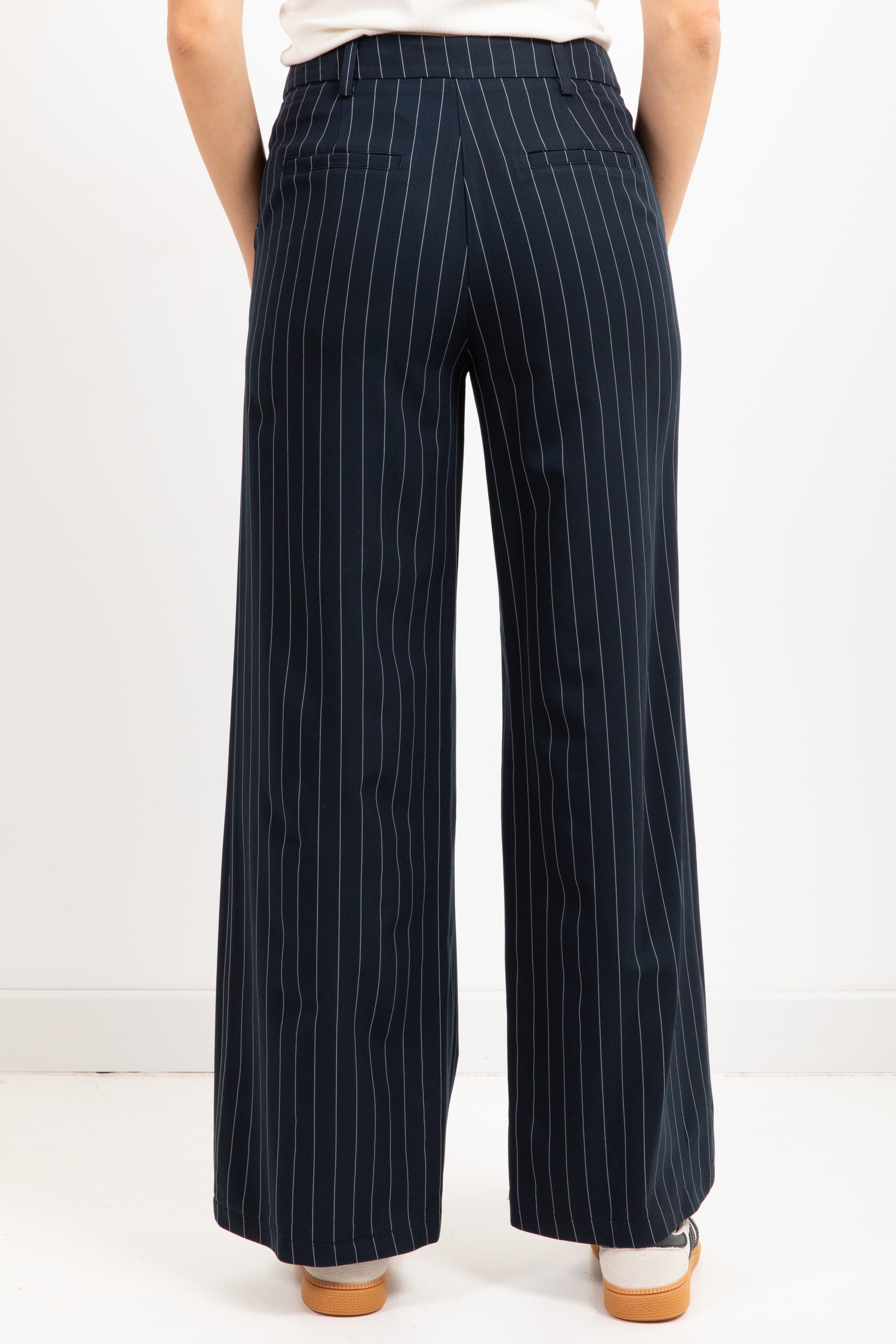 Pantalone gessato con bottone oro Tensione IN