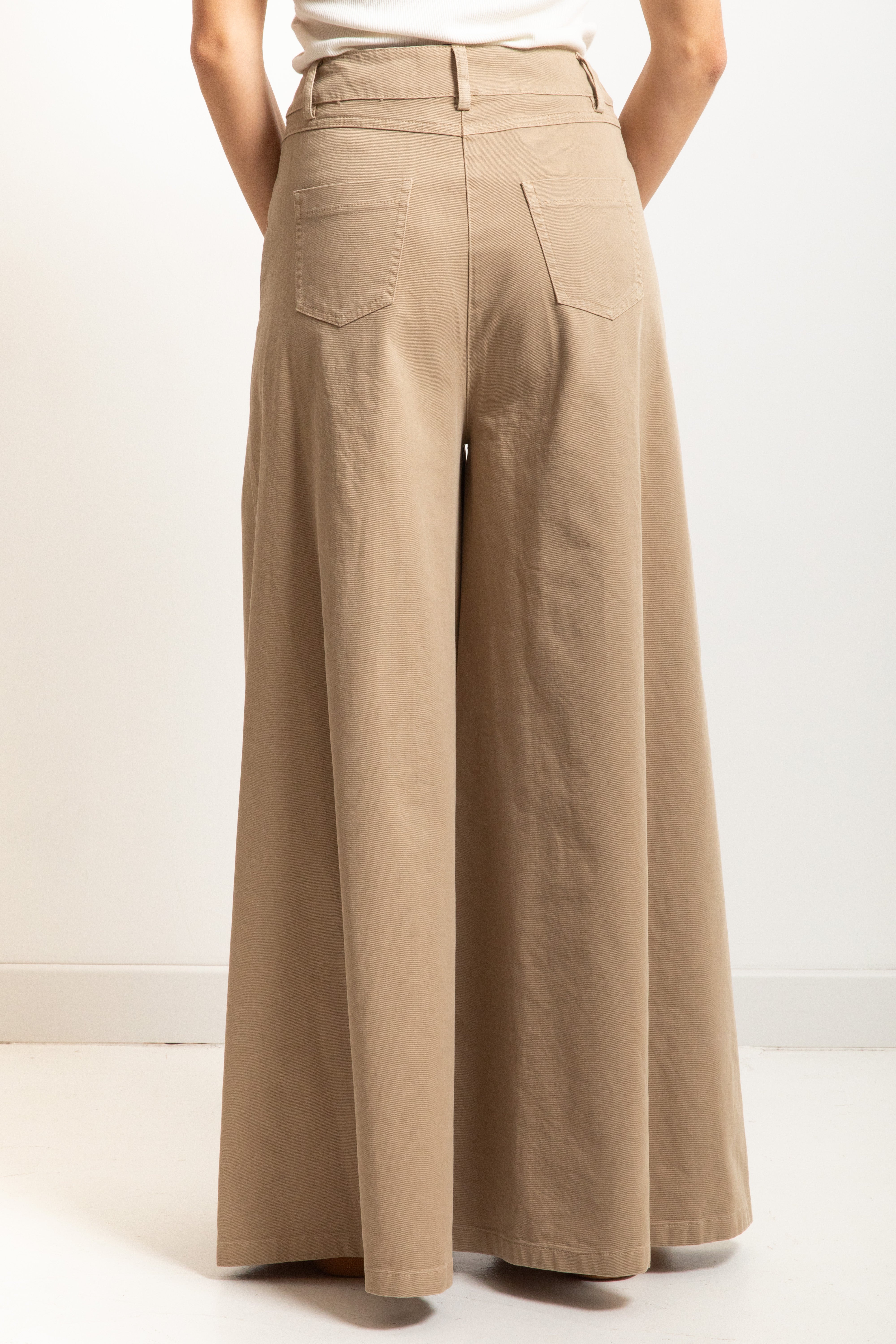 Pantalone 5 tasche con gamba ampia Tensione IN