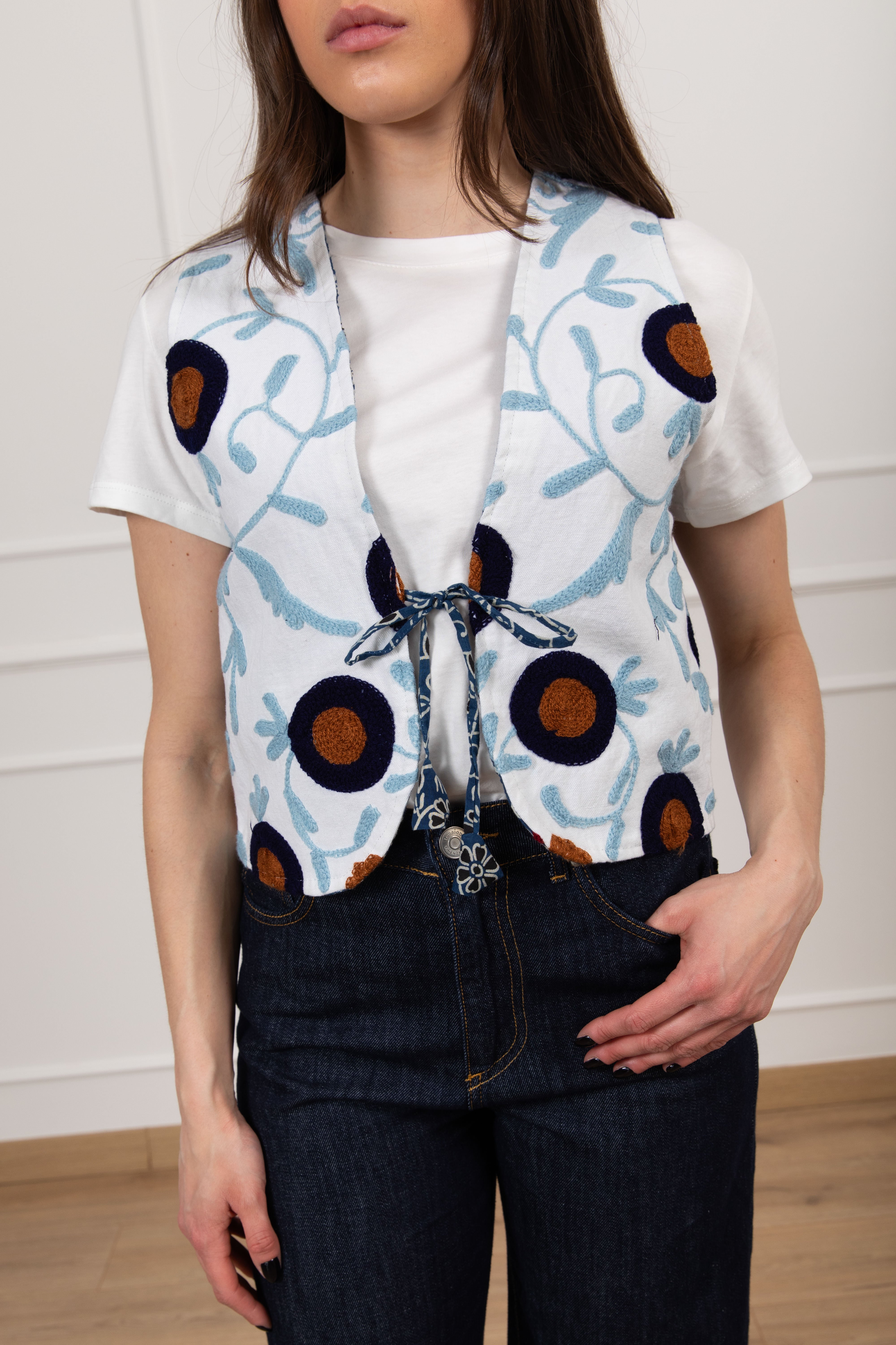 Gilet con ricamo multicolor ViCOLO