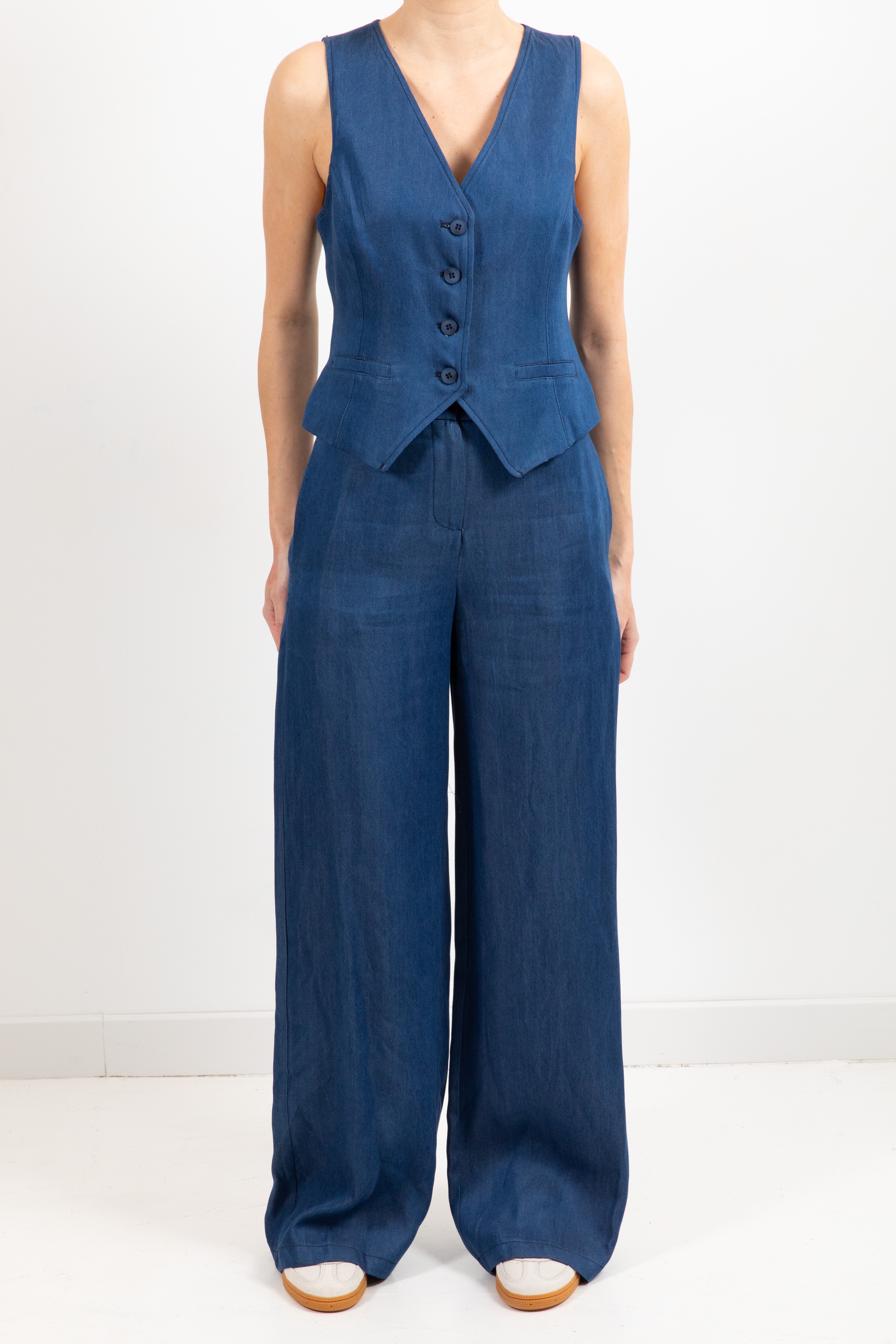 Coordinato in jeans gilet e pantalone gamba dritta con elastico Tensione IN