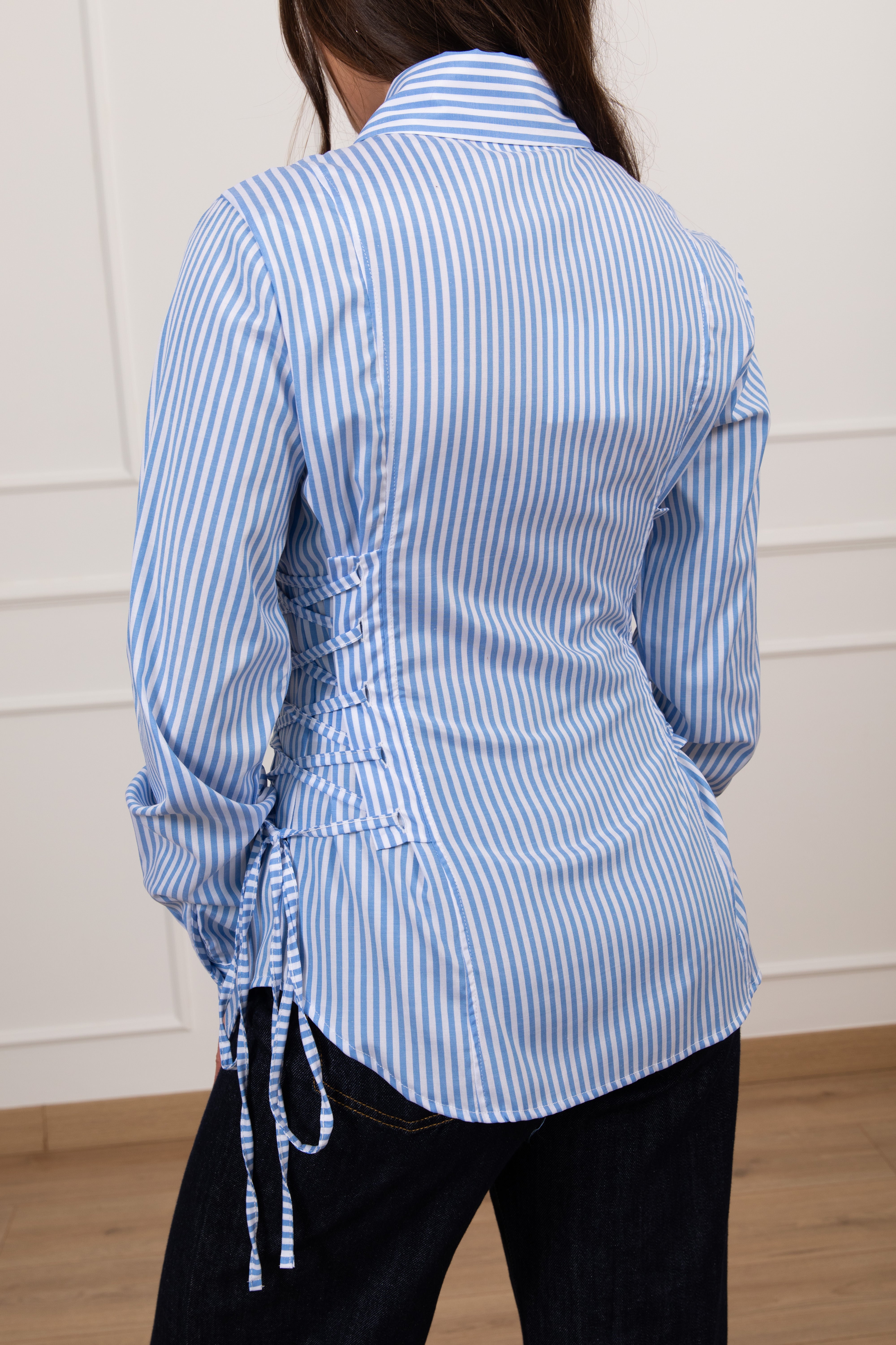 Camicia bacchettata con fiocchi laterali ViCOLO