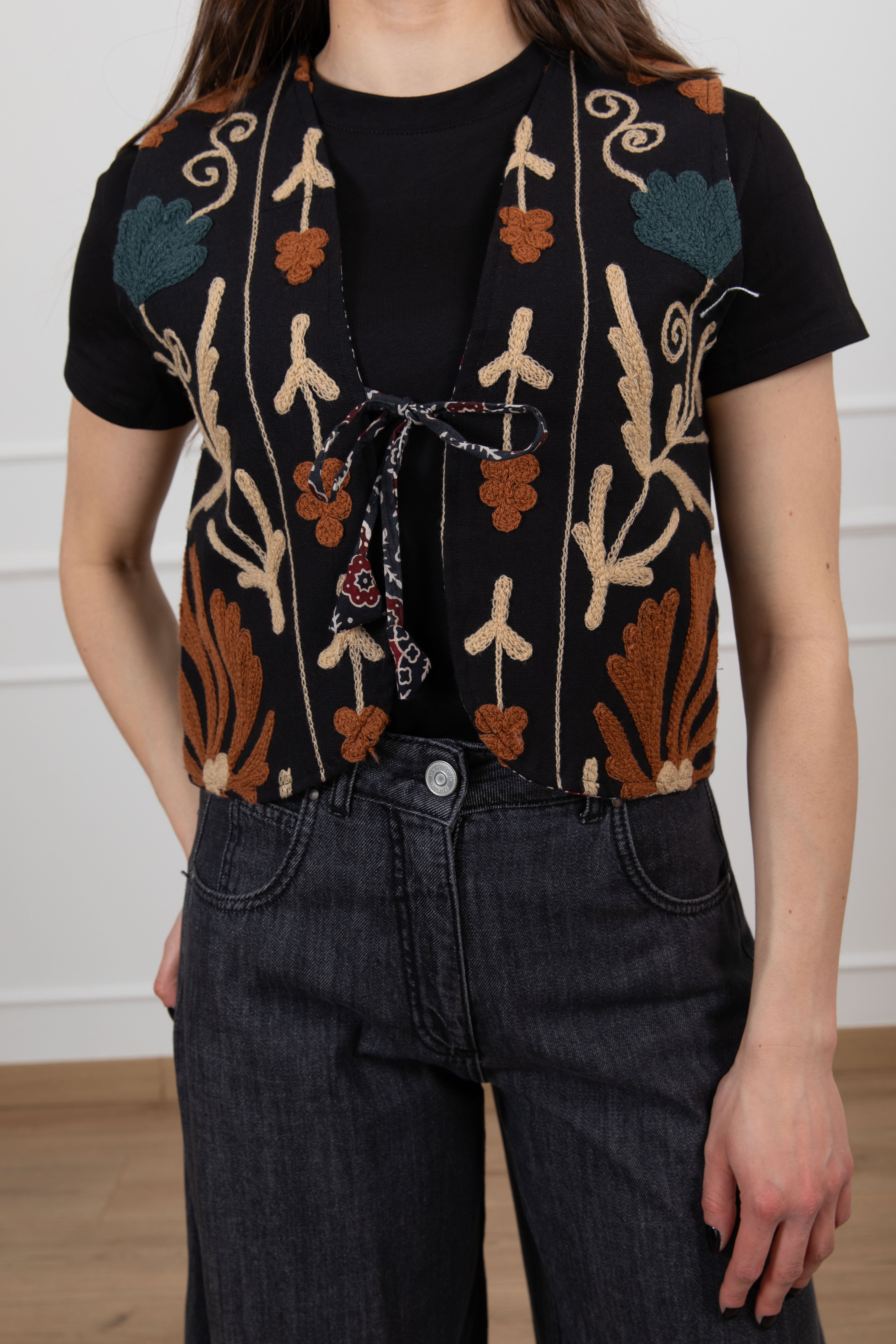 Gilet con ricamo multicolor ViCOLO