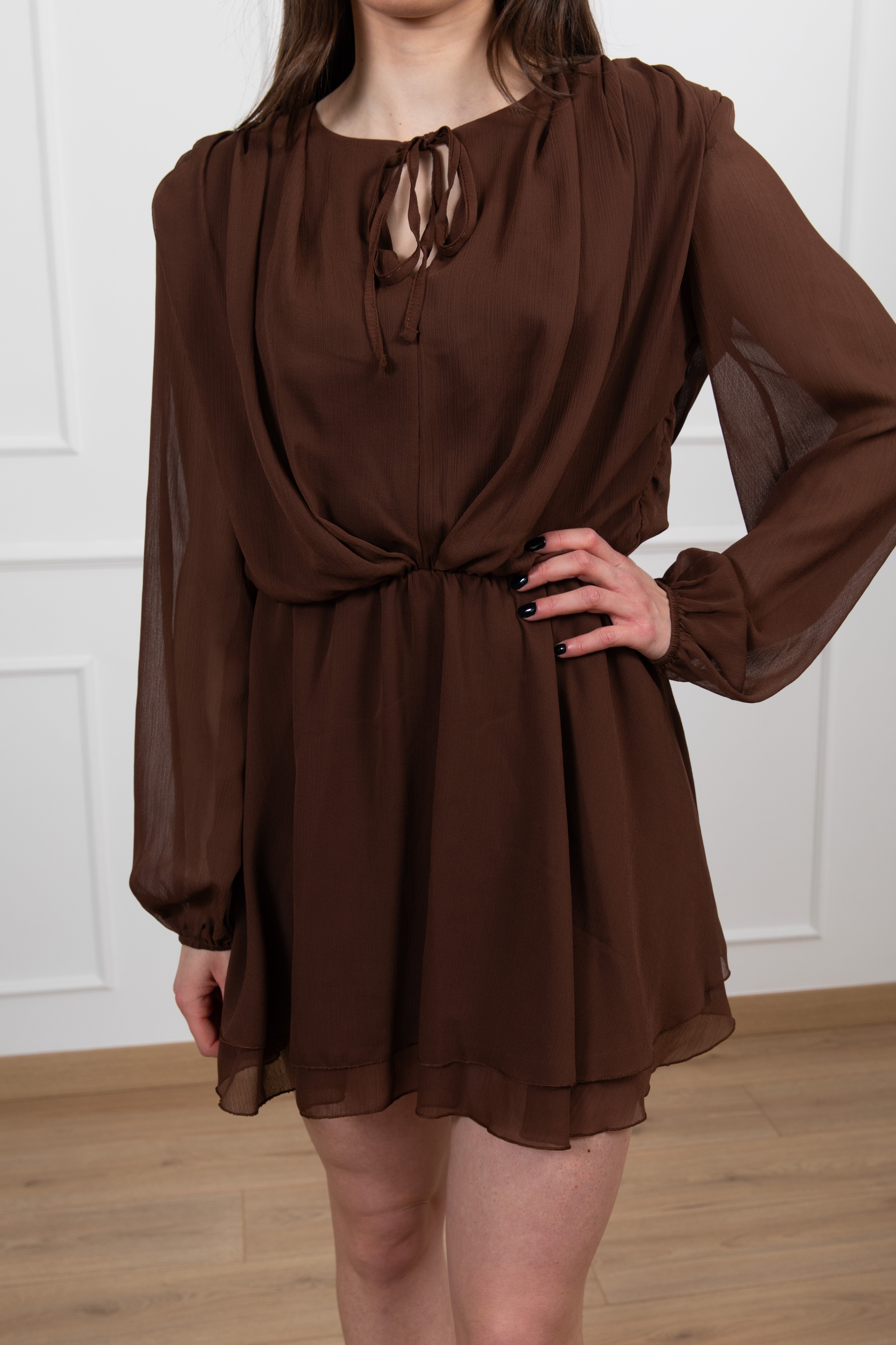 Mini-abito in crepe con spallina imbottita Tensione IN