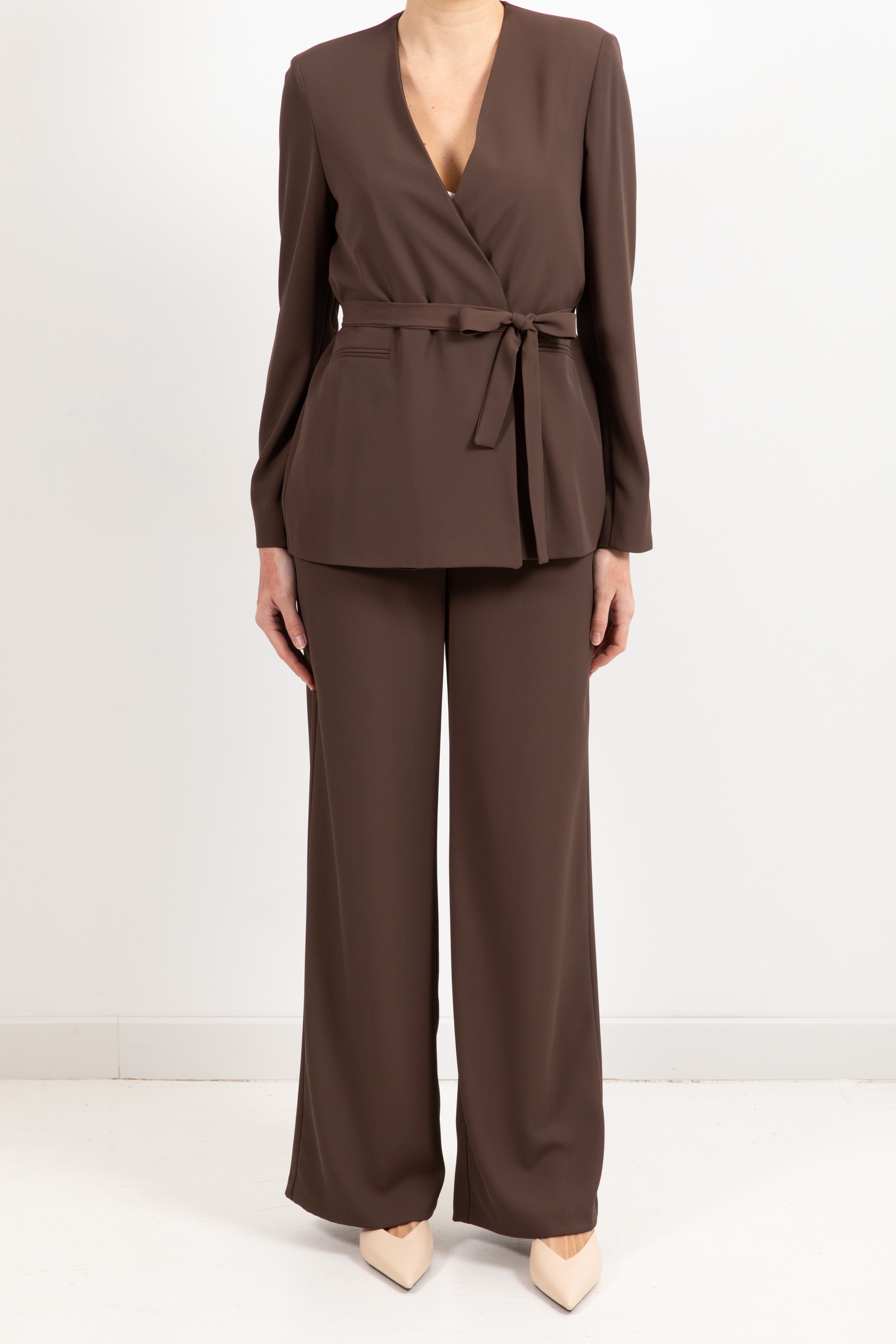 Tailleur fluido giacca con fusciacca e pantalone gamba dritta Dixie