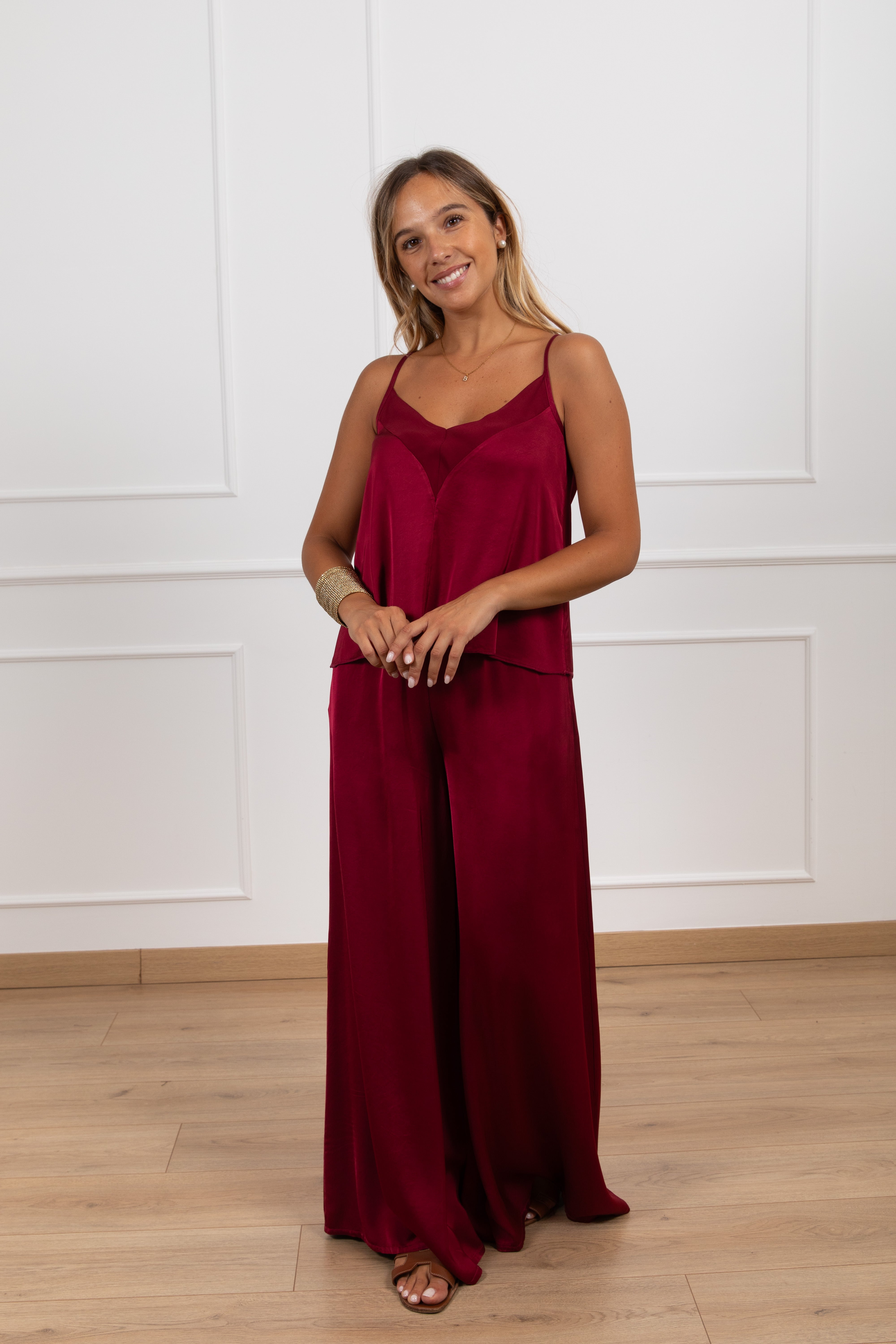 Coordinato top con scollo a "V" e pantalone gamba larga in raso Haveone