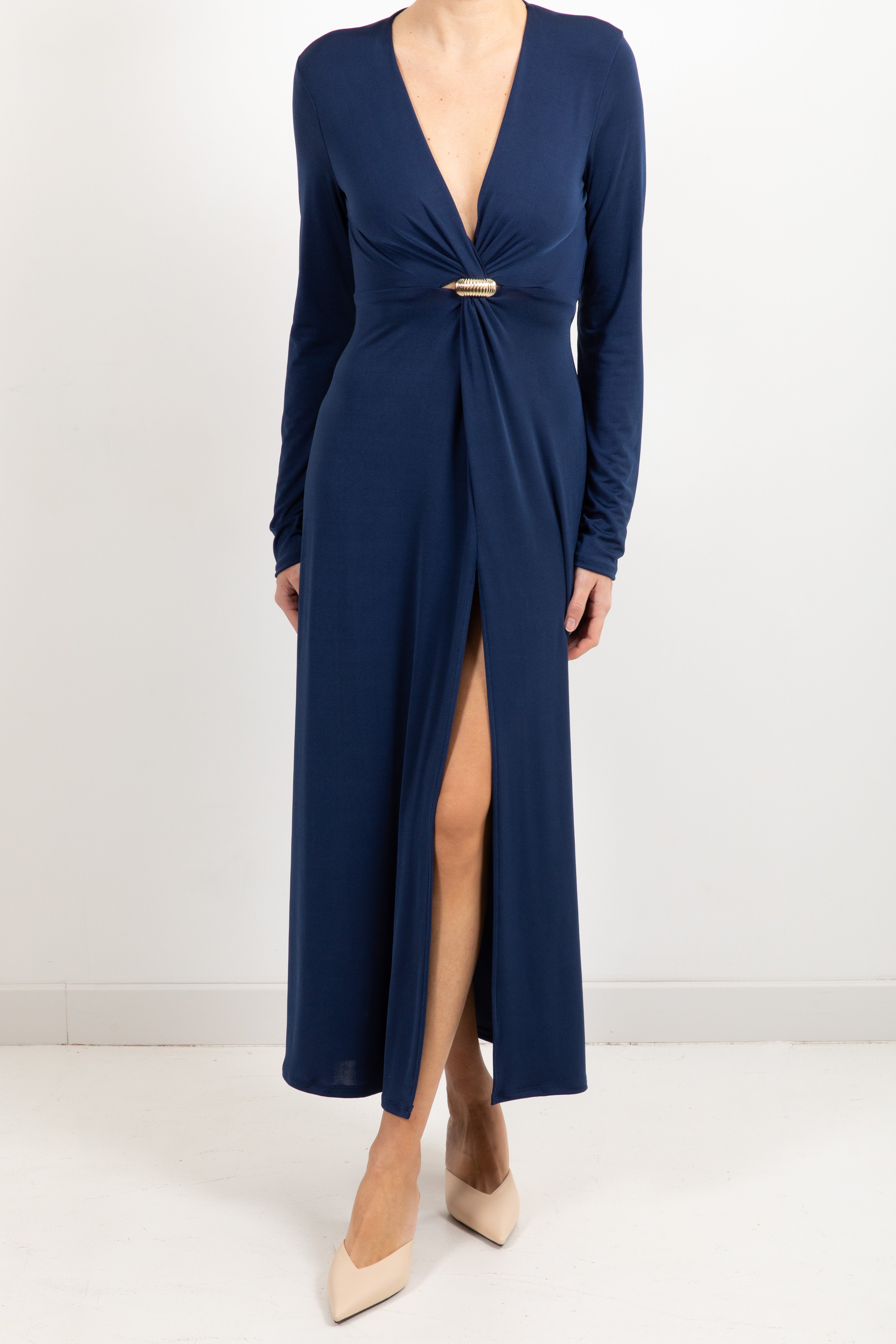 Abito lungo con anello e cut-out sul retro ViCOLO