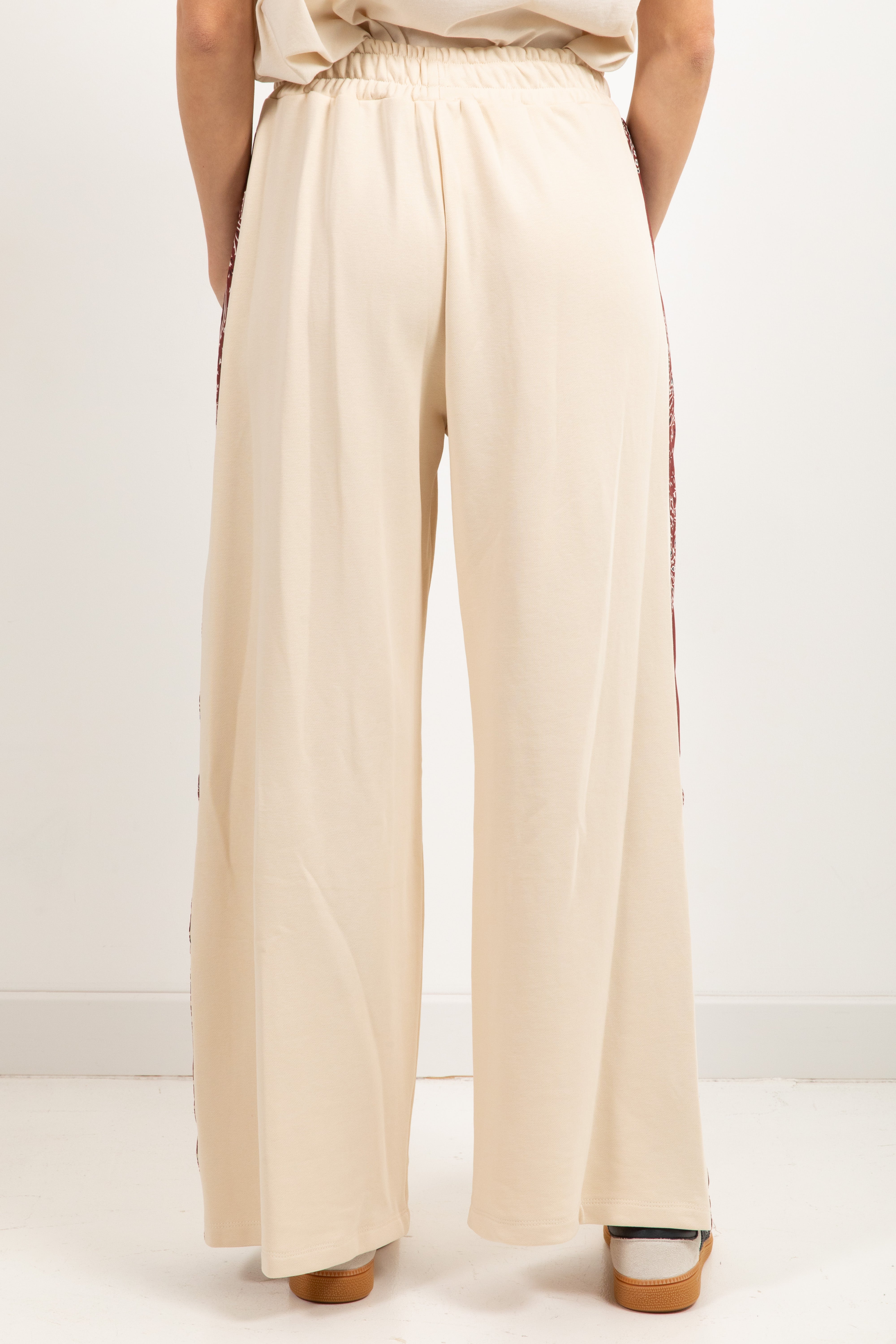 Pantalone burro in felpa con banda laterale bandana ViCOLO X GLAM