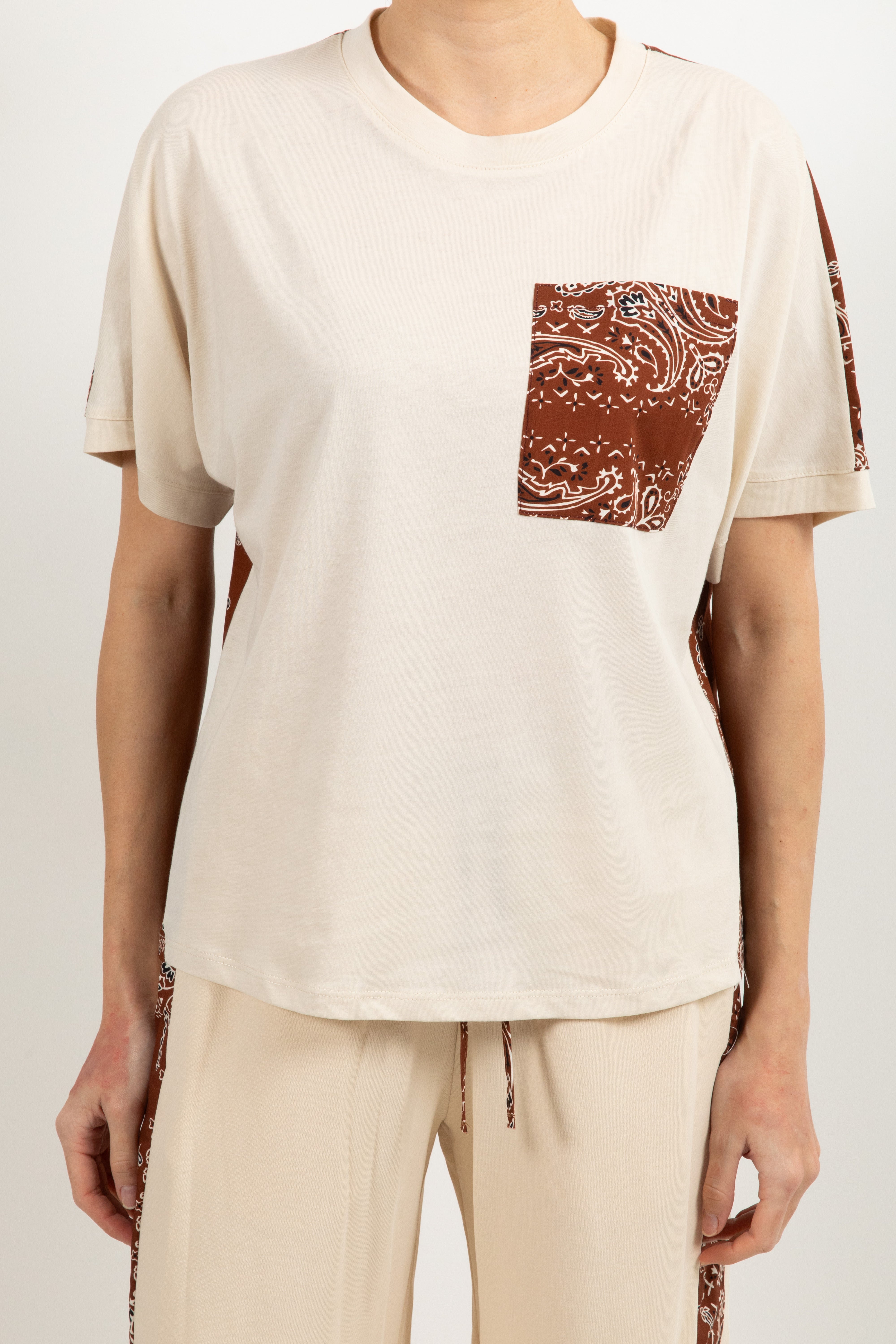 T-shirt con tasca e retro bandana ViCOLO X GLAM