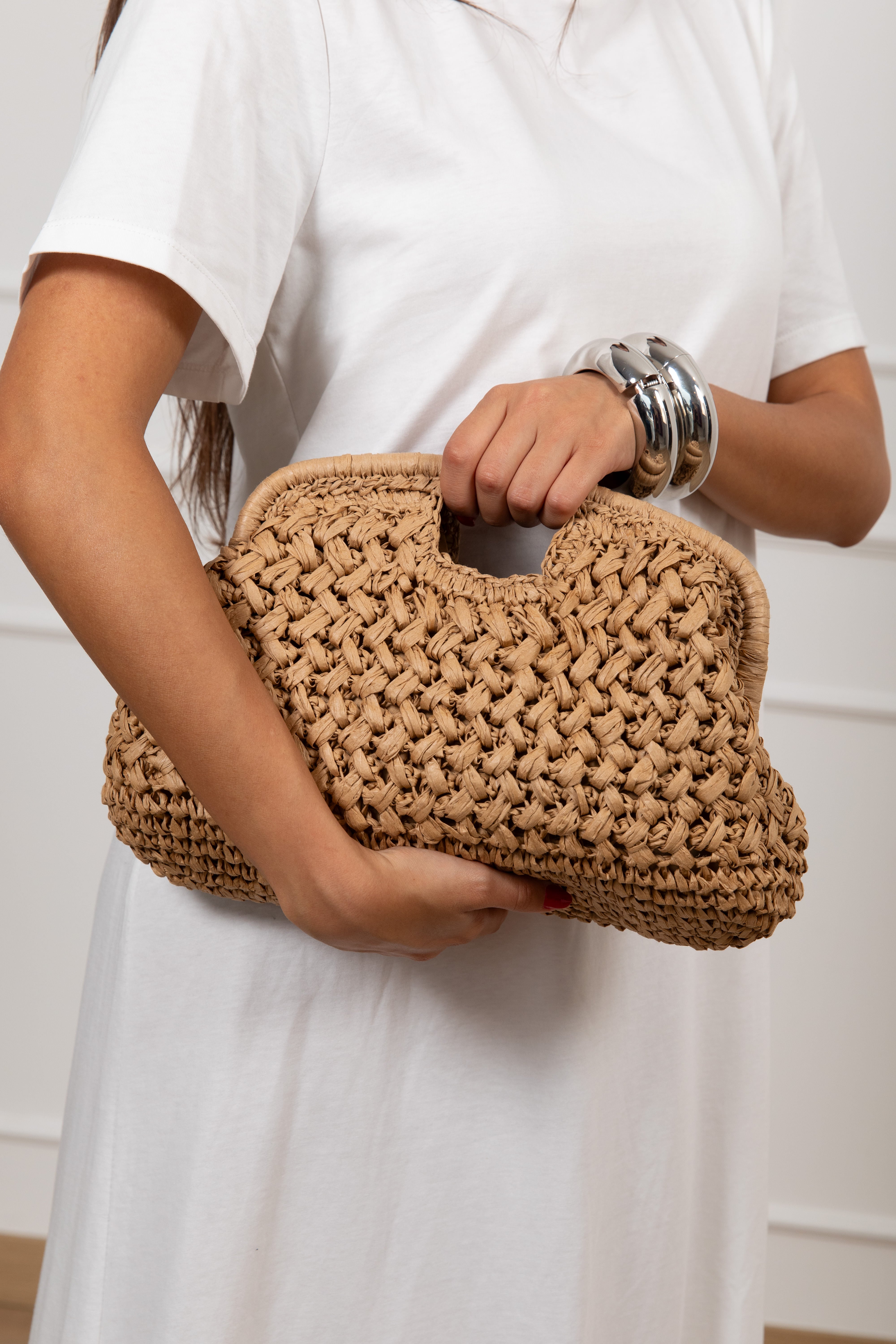 Maxi handbag in raffia